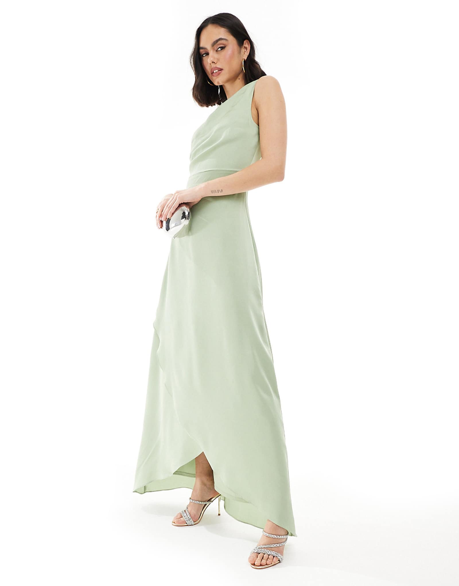 Атласное макси-платье TFNC Bridesmaid на одно плечо с юбкой-запахом шалфейно-зеленого цвета 11190₽