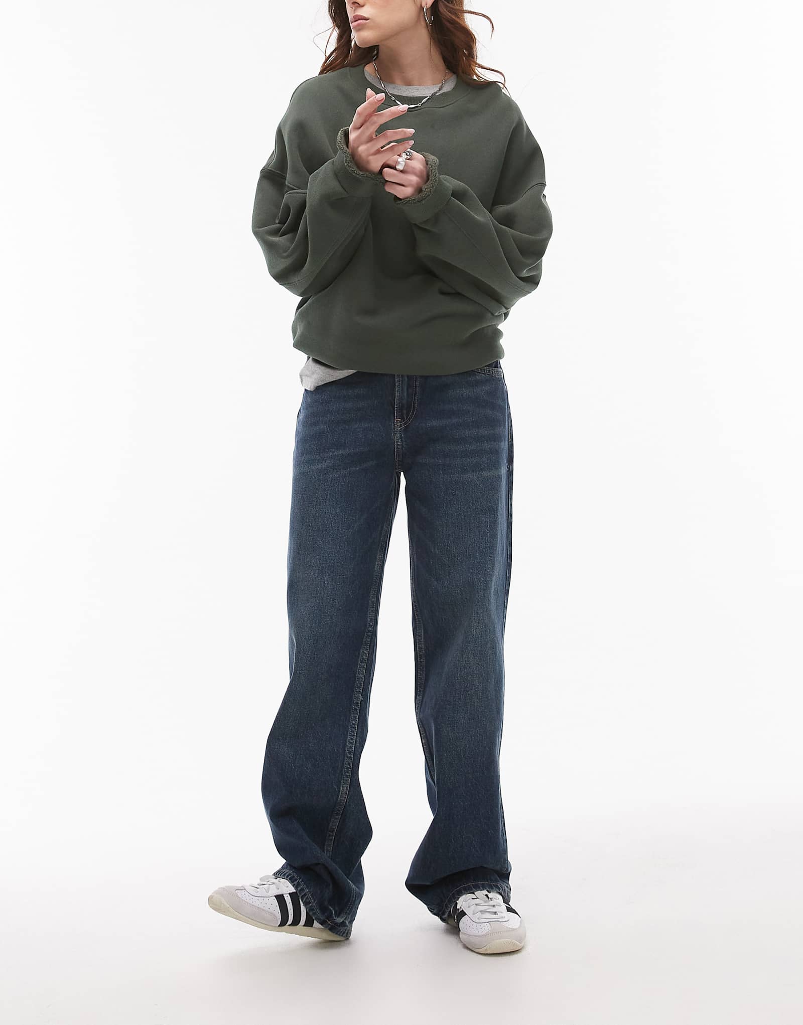 Джинсы с прямыми штанинами Mango средней посадки винтажного синего цвета 8590₽