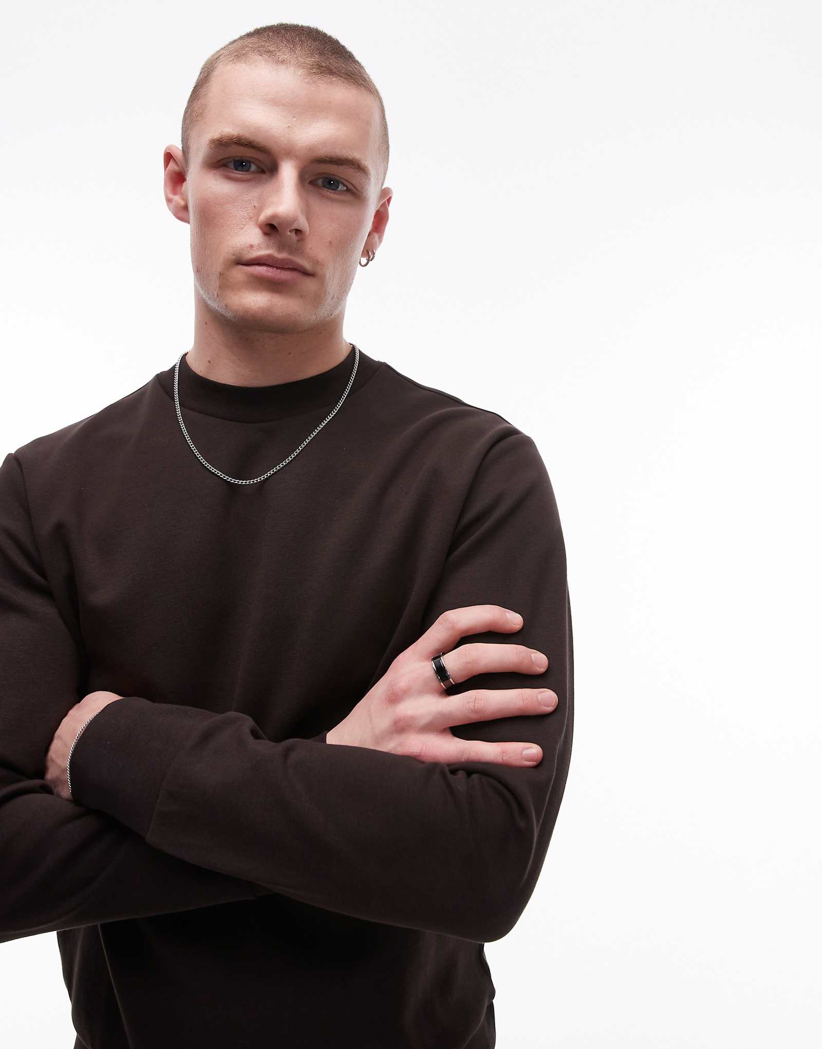 Толстовка с круглым вырезом Mango темно-коричневого цвета 10290₽