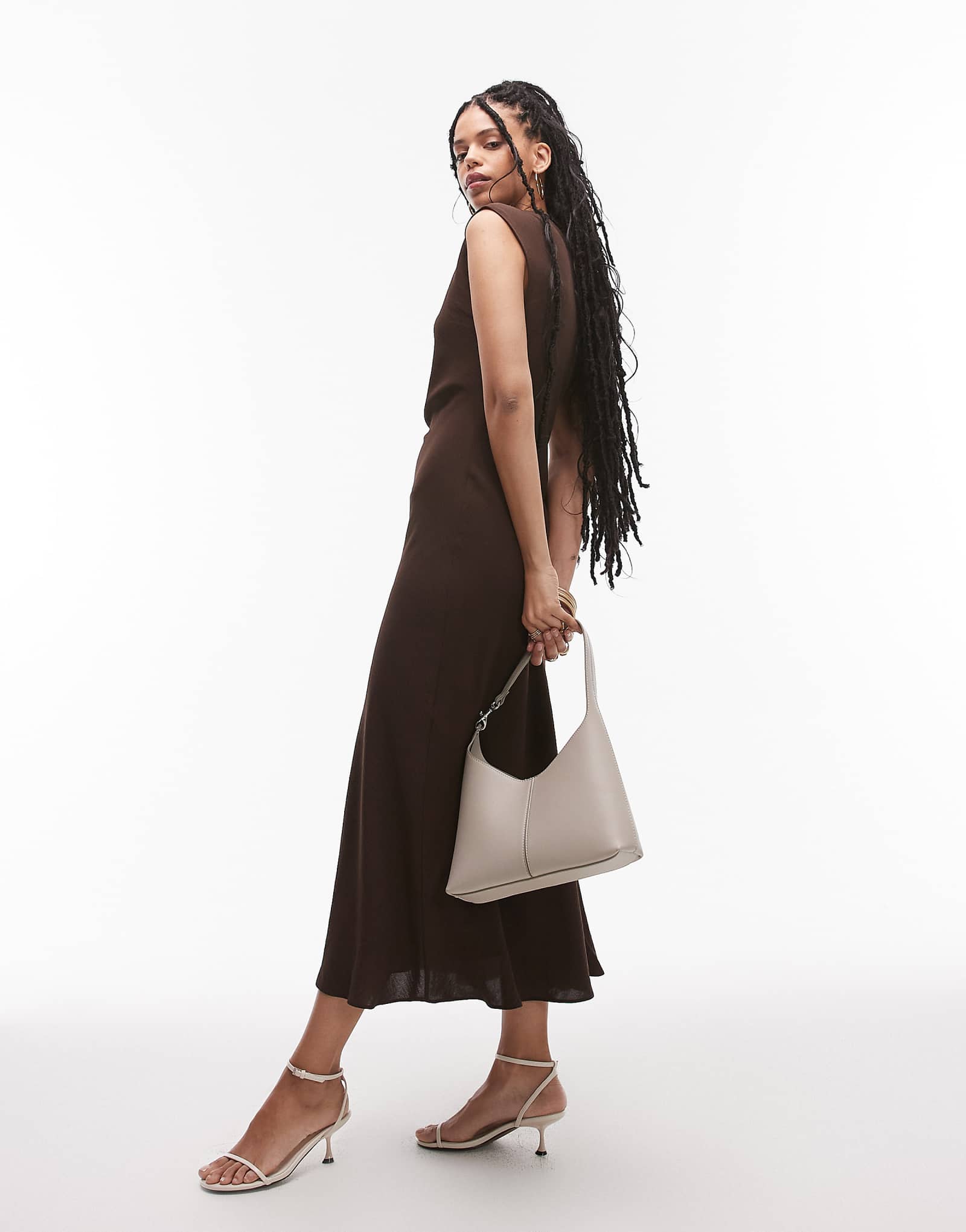 Тканевое платье с коротким рукавом Mango светло-коричневого цвета 21190₽