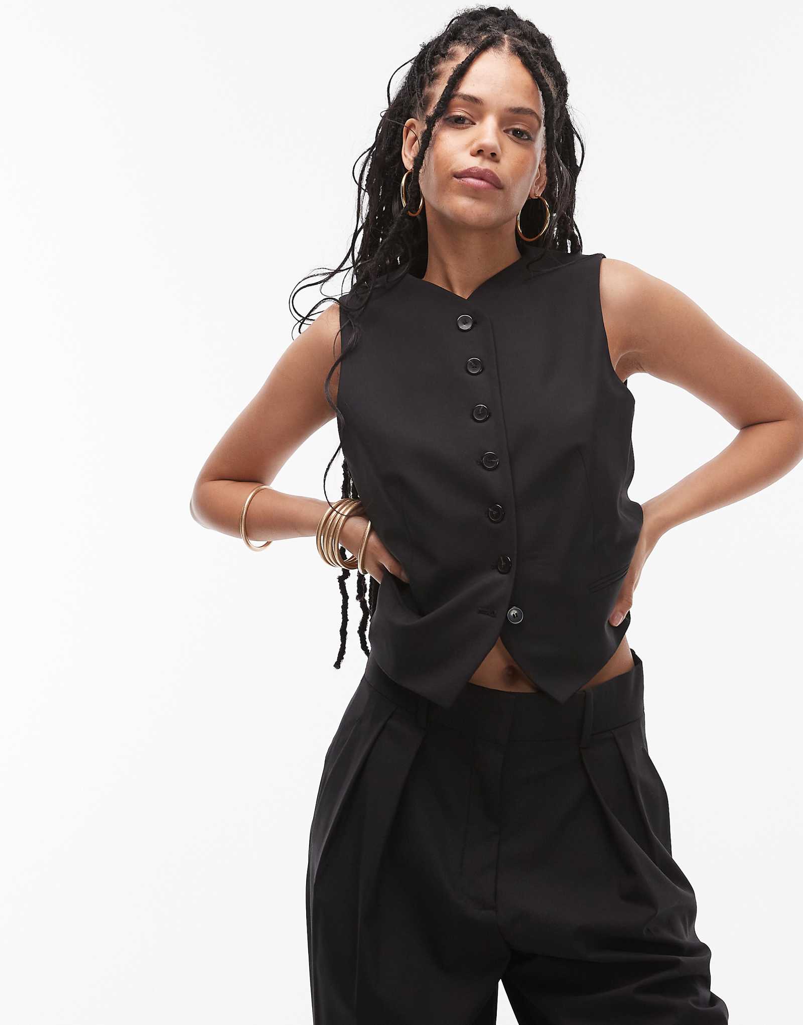 Жилет с высоким воротом Mango черного цвета - часть комплекта 11890₽