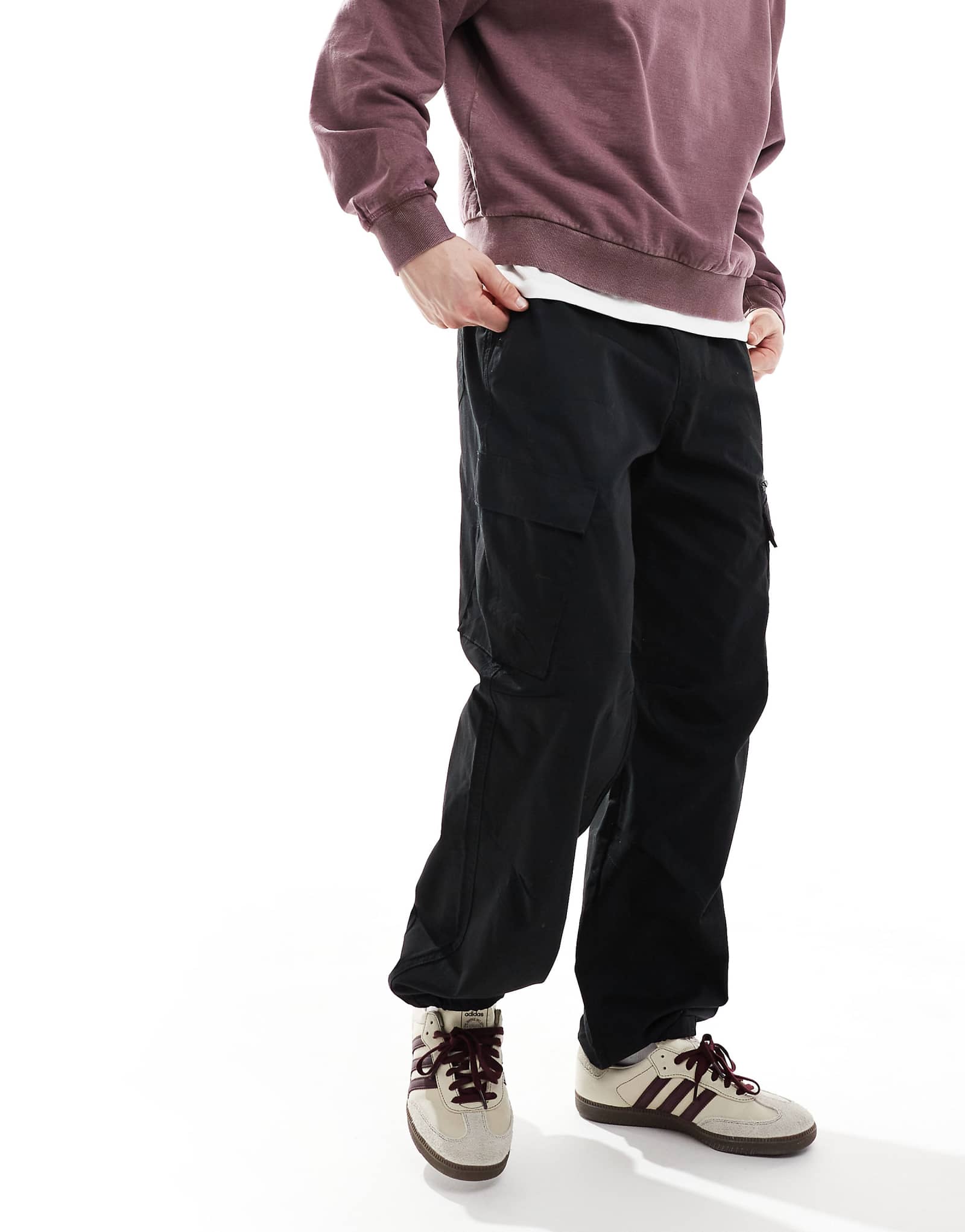 Поношенные брюки-карго черного цвета 6090₽