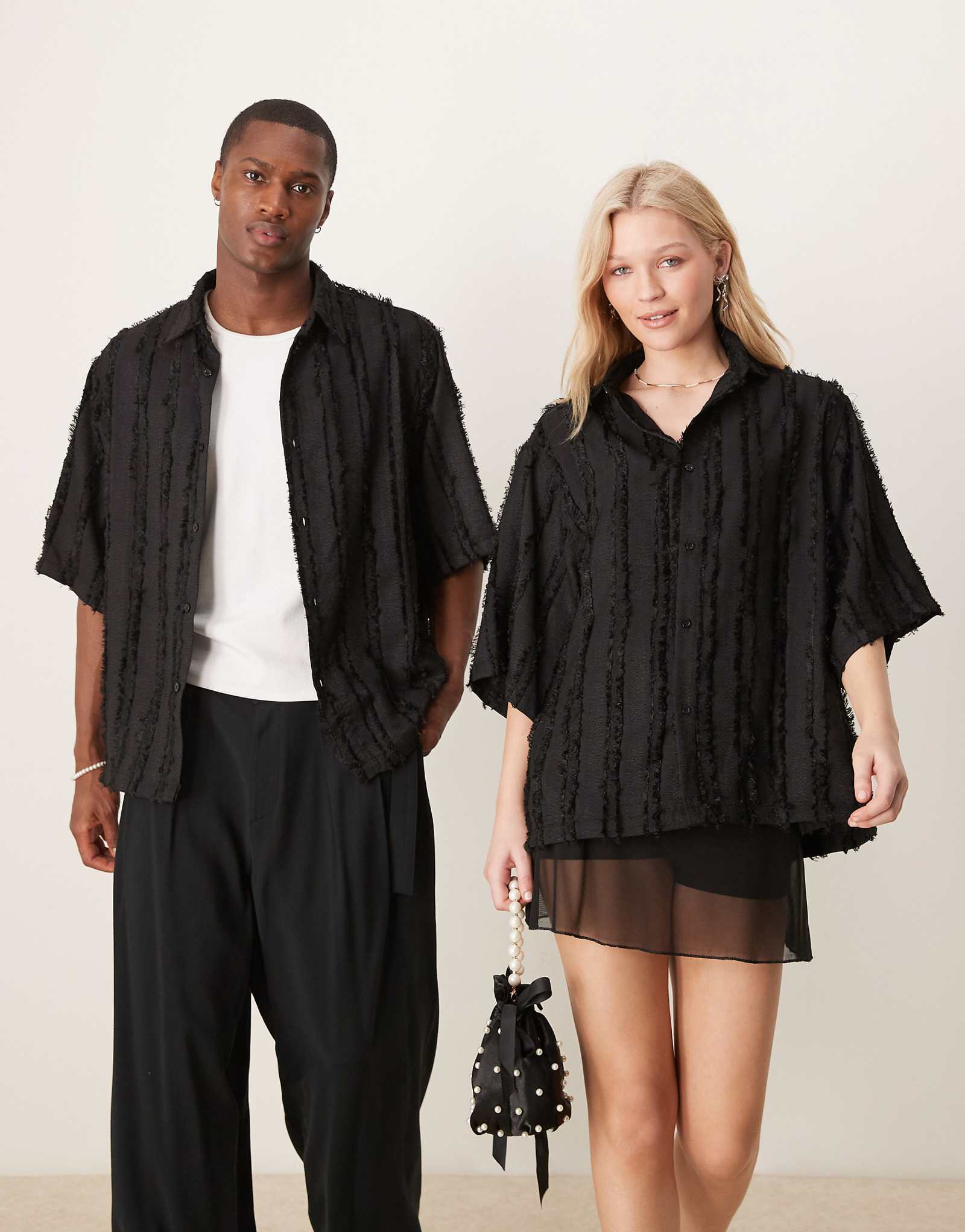 Черная квадратная рубашка в полоску с текстурой унисекс от Sister Jane 14890₽