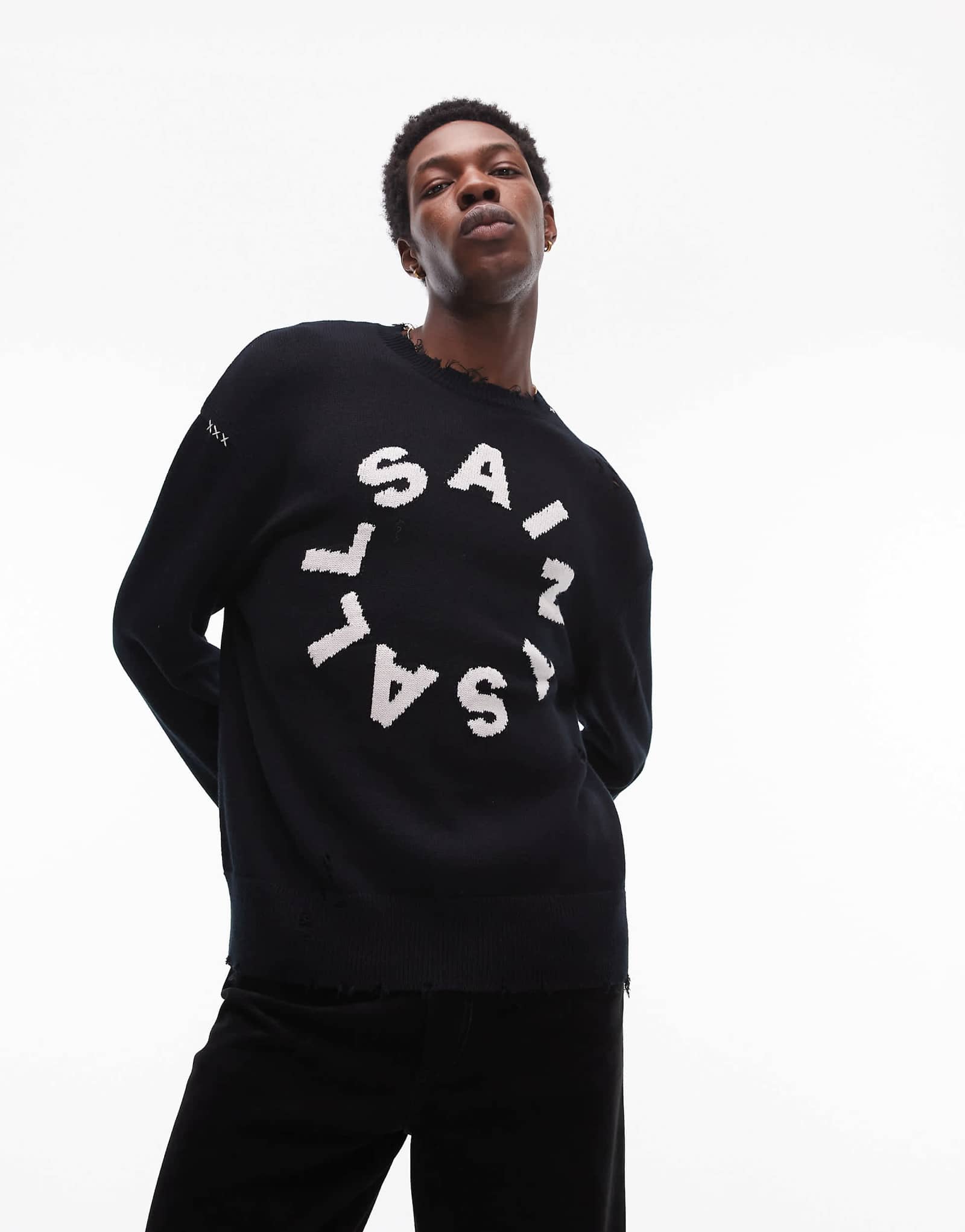 Вязаный свитер с логотипом AllSaints Diageo черного цвета из потертого трикотажа 33590₽