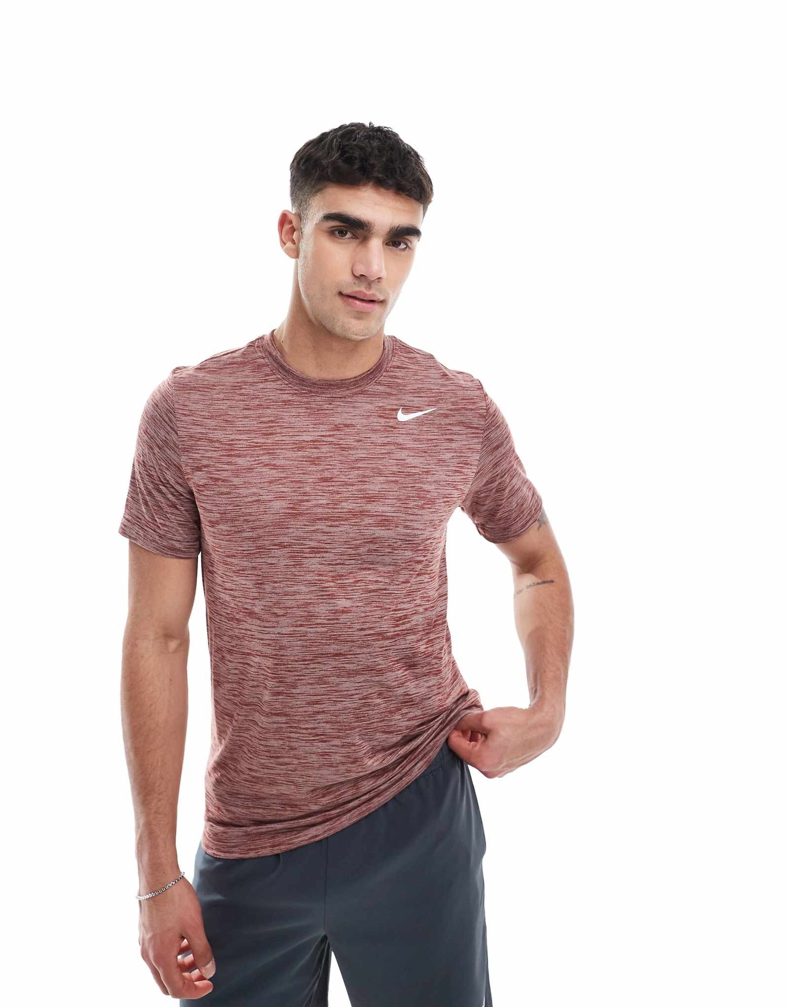 Красная меланжевая футболка Nike Training Dri-Fit Reset 6090₽