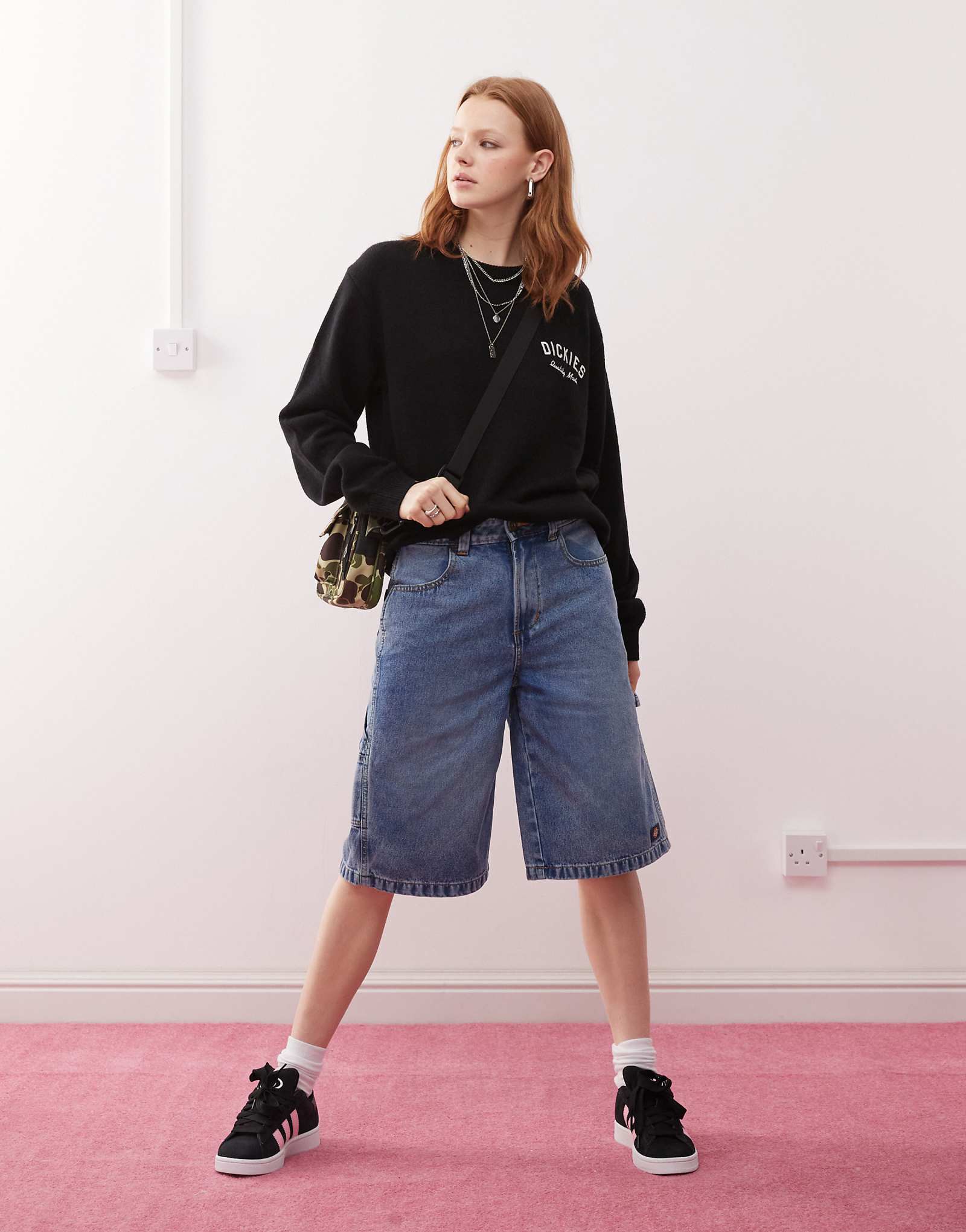 Джинсовые шорты Dickies Carpenter синего цвета с полосканиями 7290₽