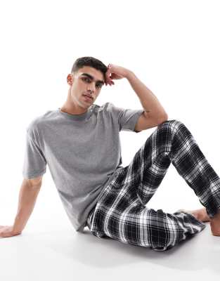 Пижама Hollister, топ с коротким рукавом и мешковатые брюки в серо-черную клетку