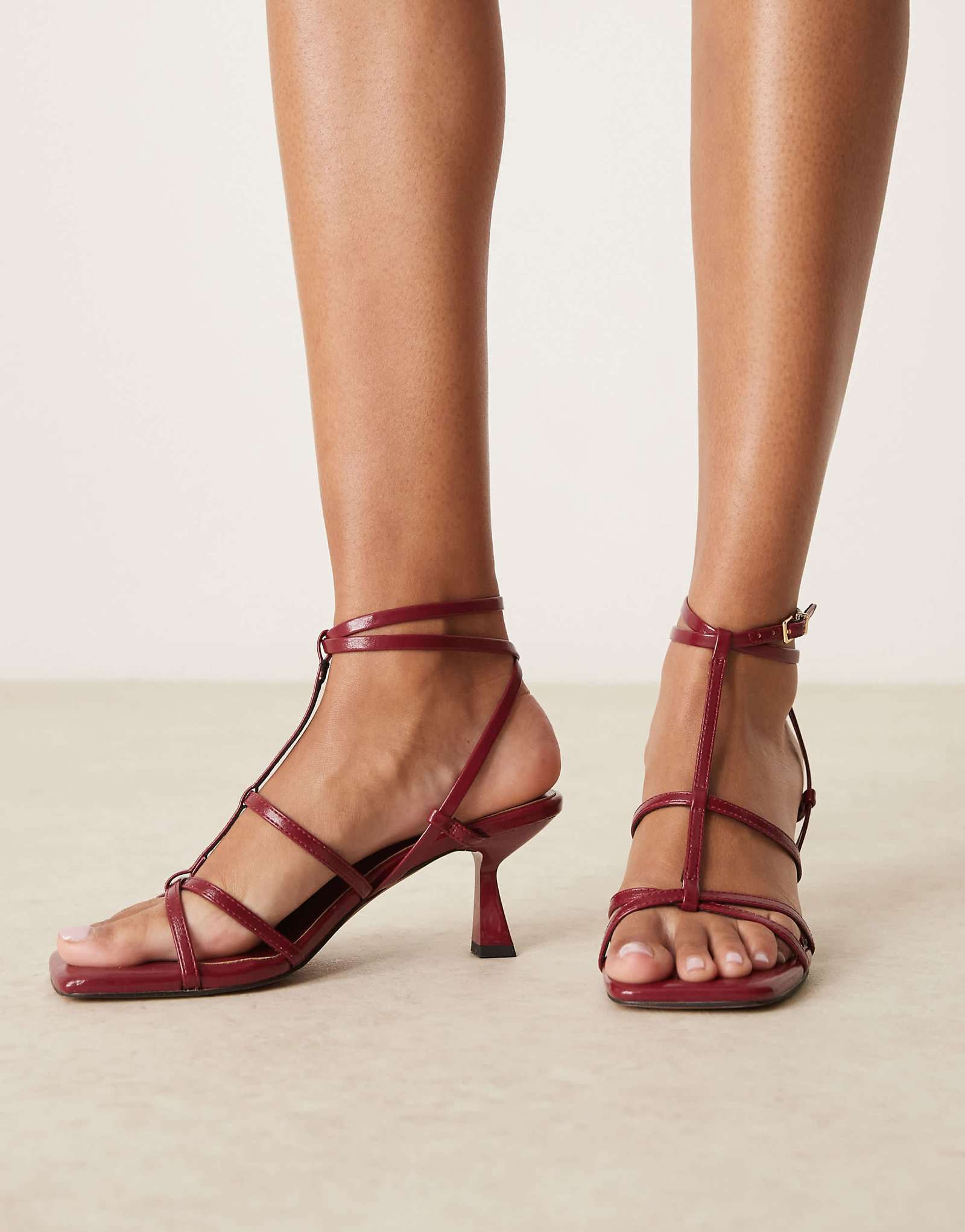 ДИЗАЙНЕРСКИЕ босоножки ASOS на среднем каблуке в клетку темно-вишневого цвета 6090₽