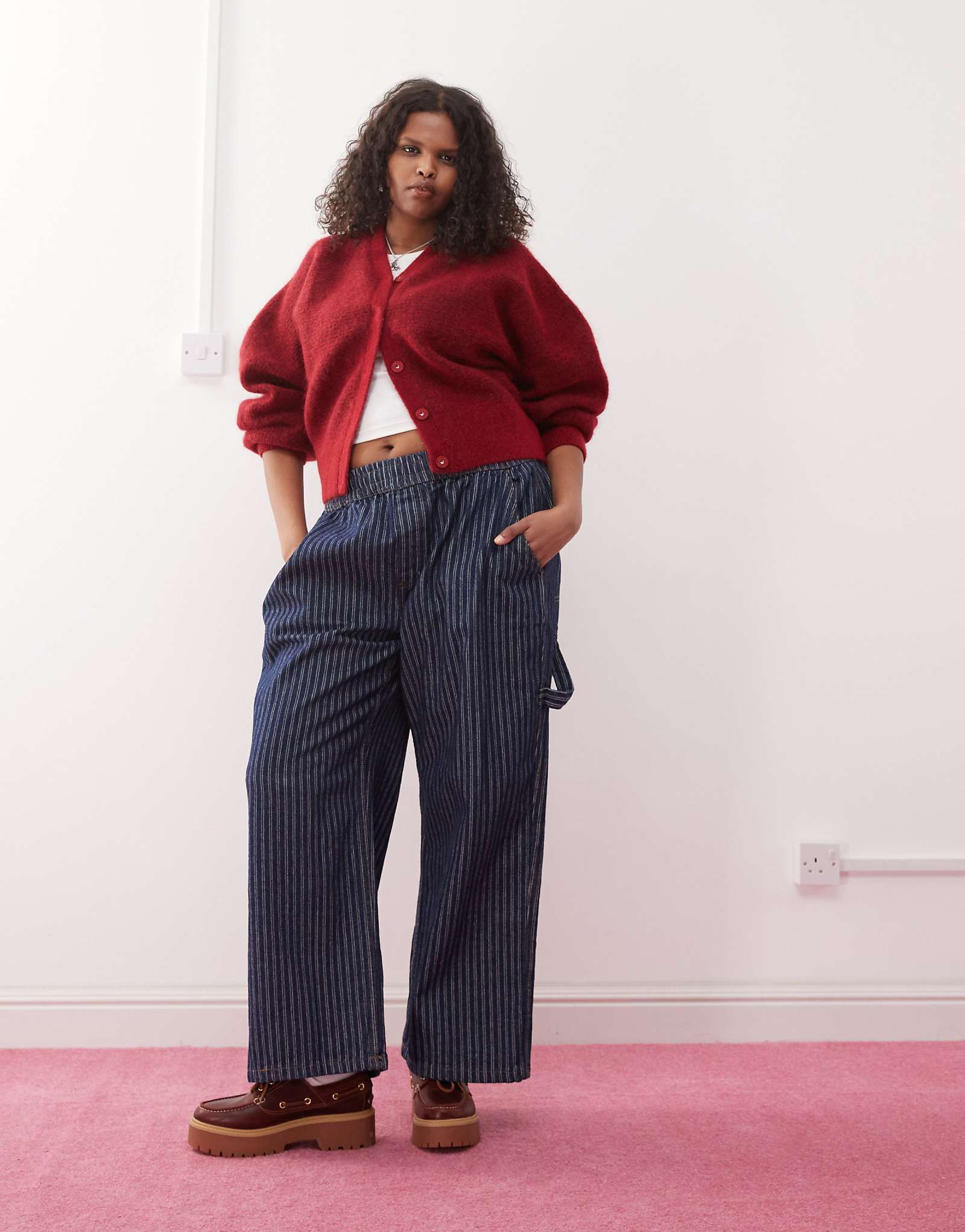 Брюки-карго COLLUSION Plus в синюю полоску 9290₽