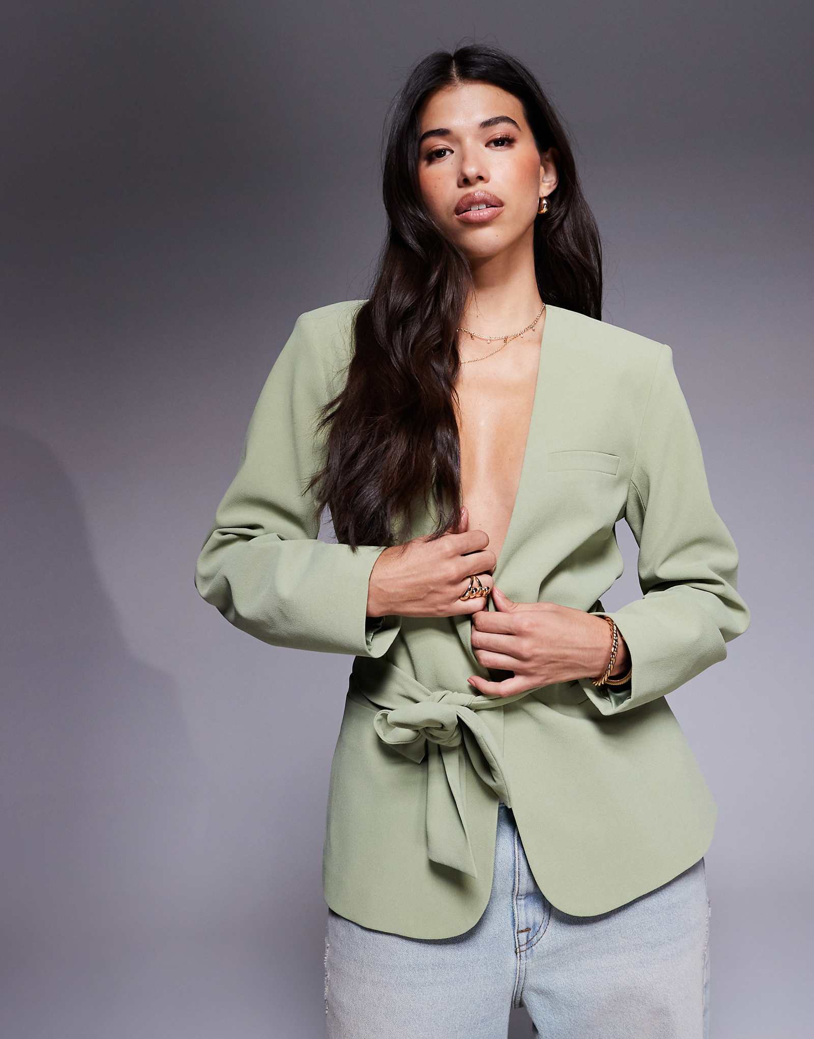 ДИЗАЙНЕРСКИЙ блейзер ASOS с завязками на талии и без воротника фисташкового цвета 3590₽