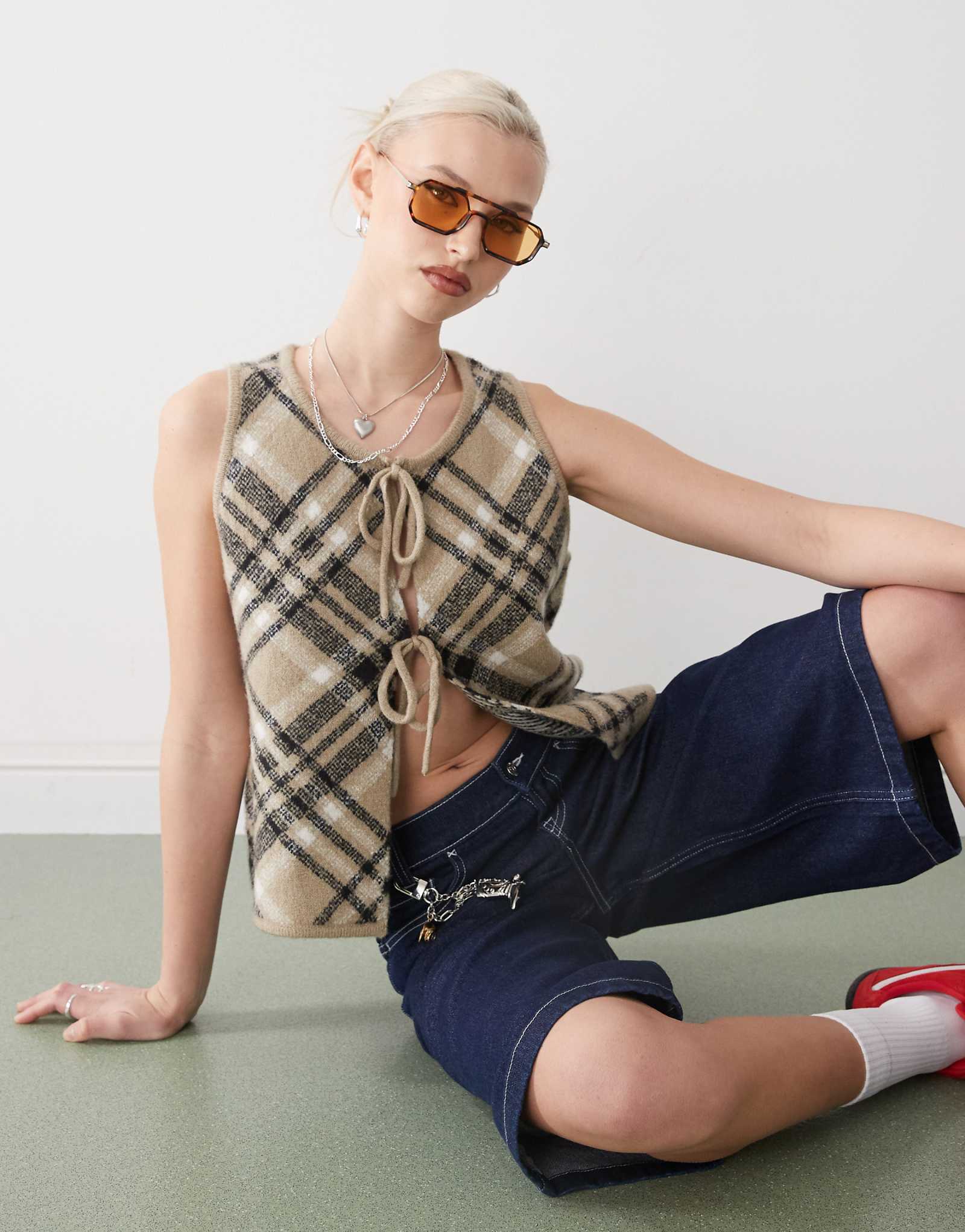 Роскошное вязаное пальто на талии в клетку COLLUSION 3190₽