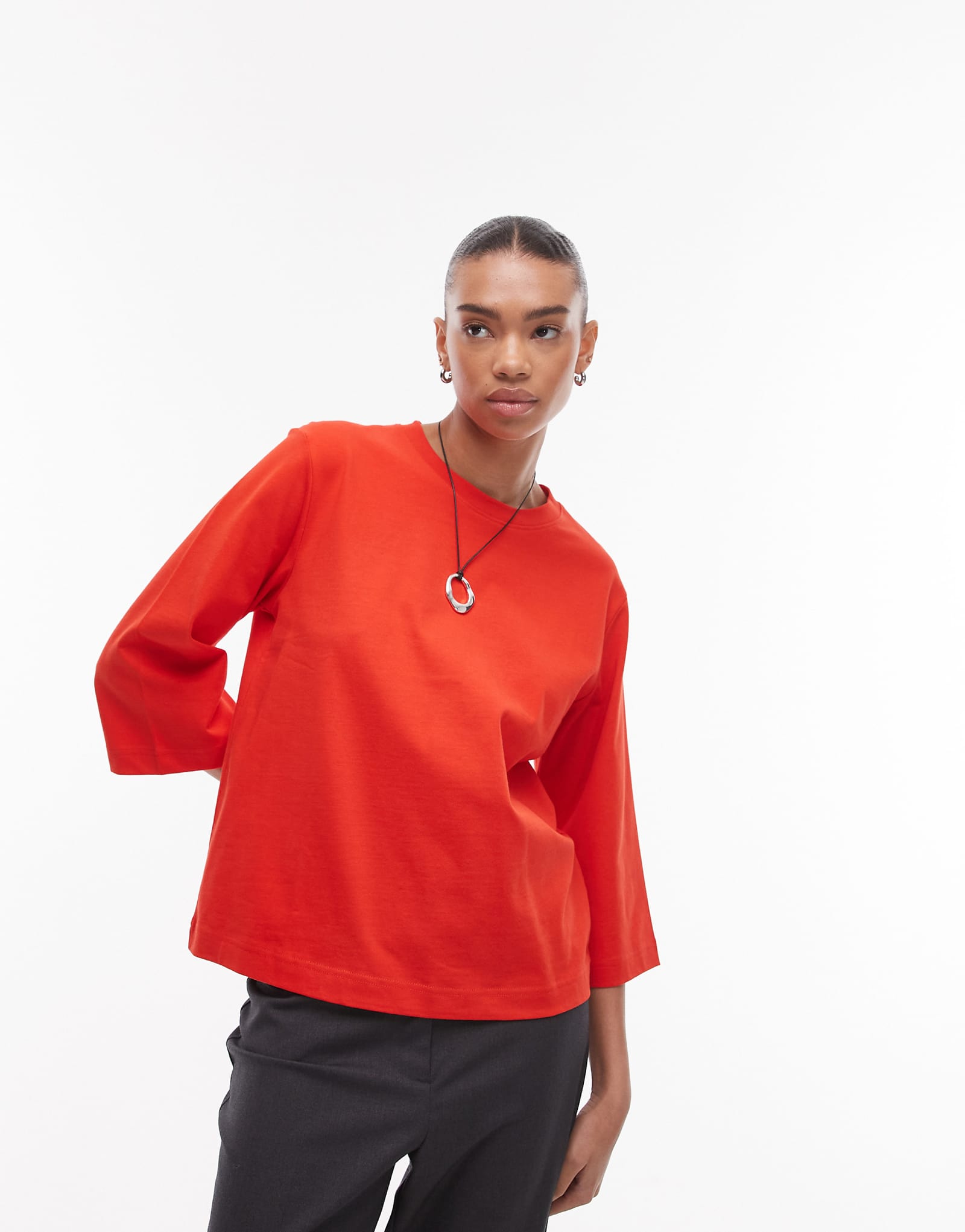 Красная футболка ARKET heavyweight с рукавом 34 8090₽