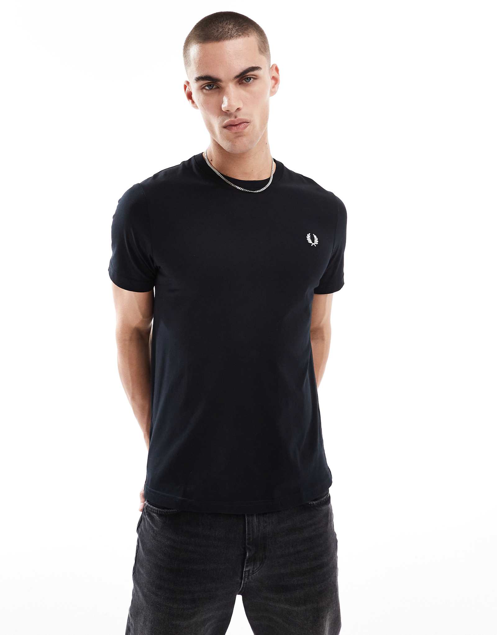 Черная футболка Fred Perry 9190₽