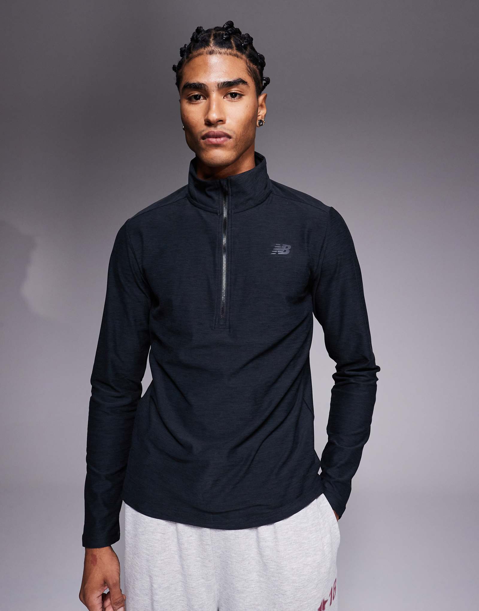 Черный топ с длинным рукавом на молнии New Balance sport space dye черного цвета 8190₽