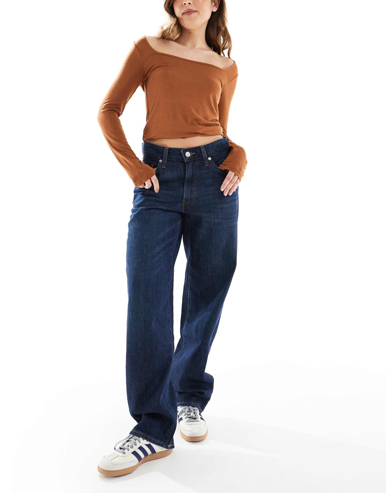 Мешковатые отцовские джинсы Levis темно-синего цвета 26590₽