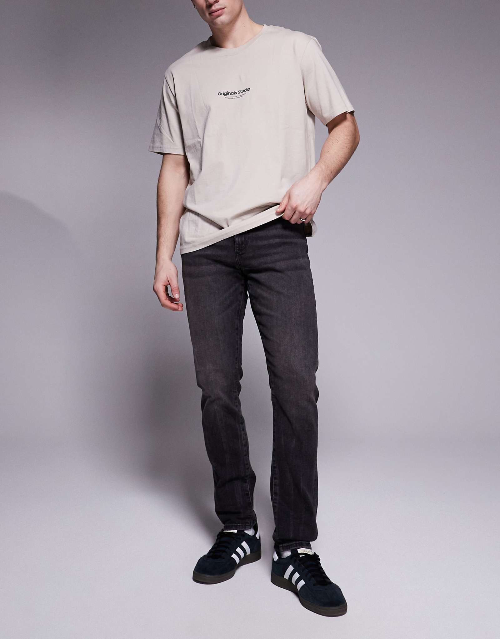 Обтягивающие джинсы River Island черного цвета застиранные 11190₽