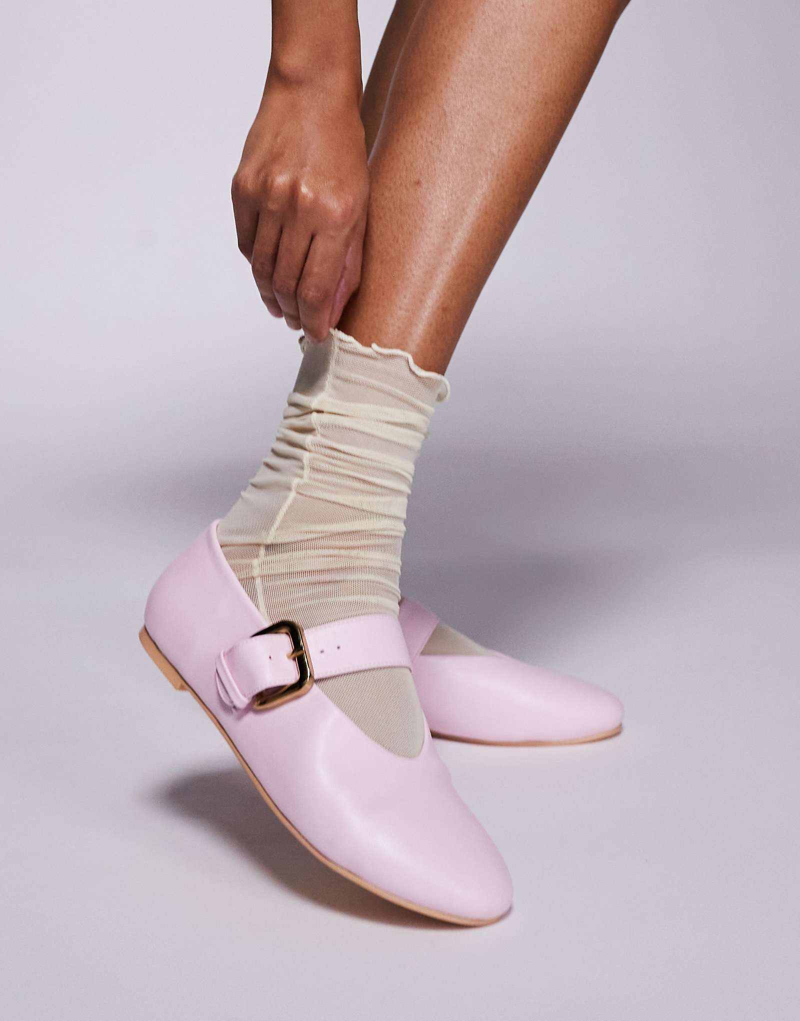 Балетки на плоской подошве с пряжкой Public Desire розового цвета 4290₽