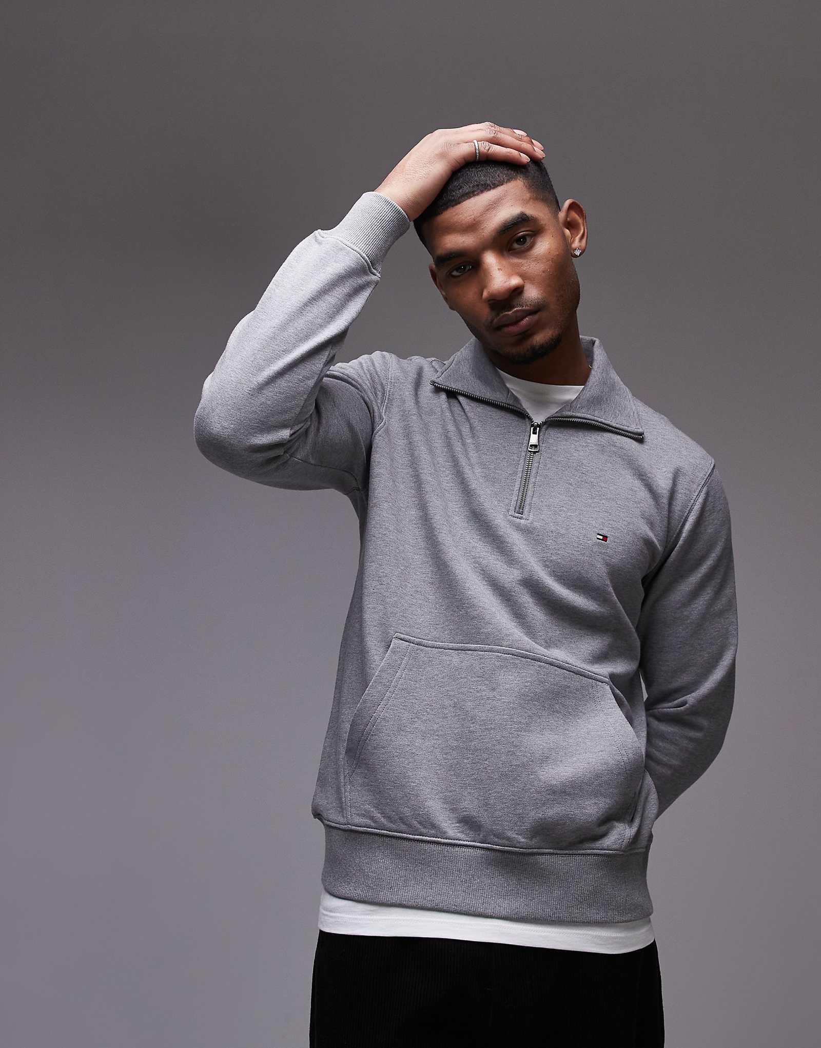 Рубашка-поло Tommy Hilfiger essential на молнии серого цвета 14690₽