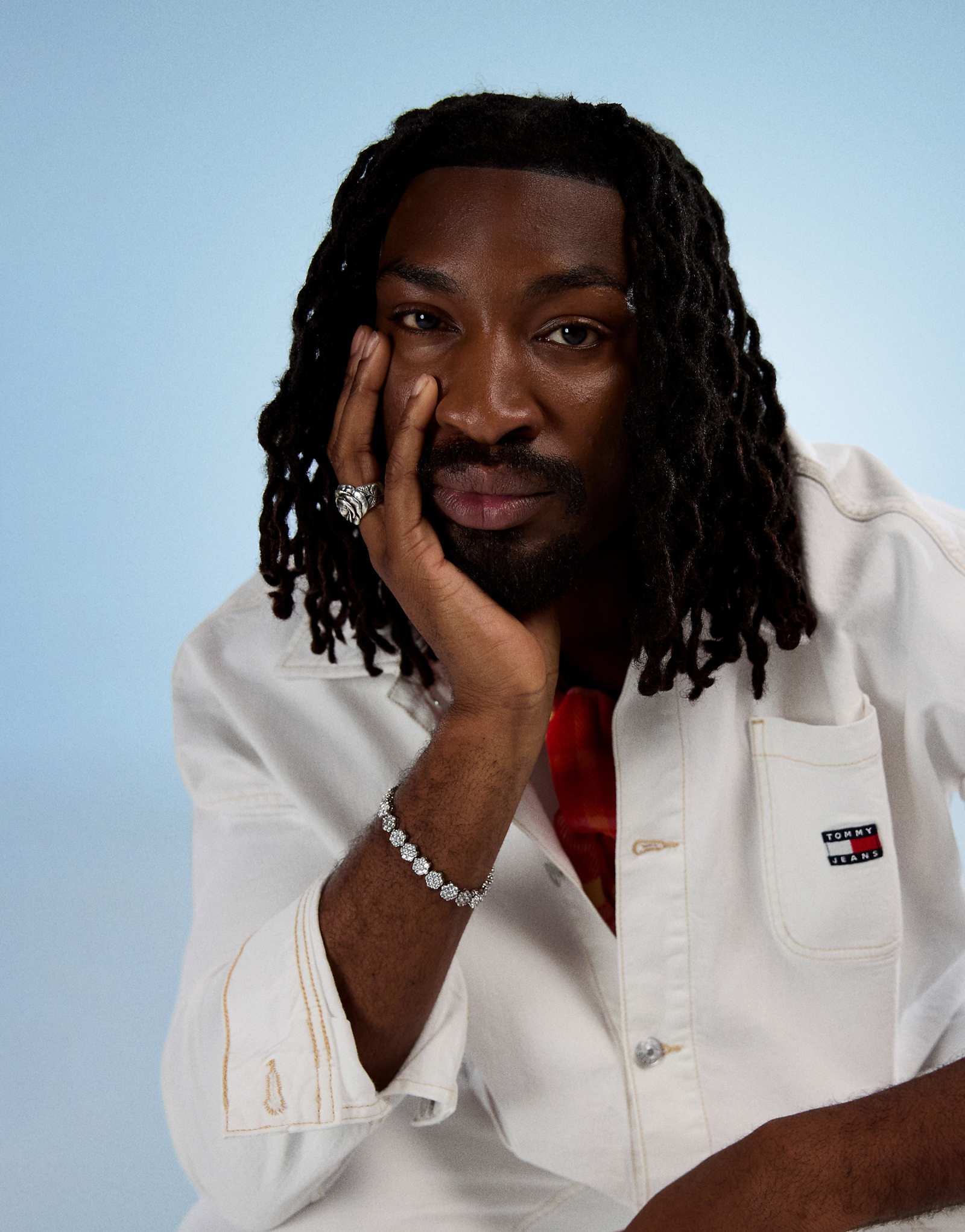 Джинсовая повседневная куртка Tommy Jeans белого цвета 14190₽