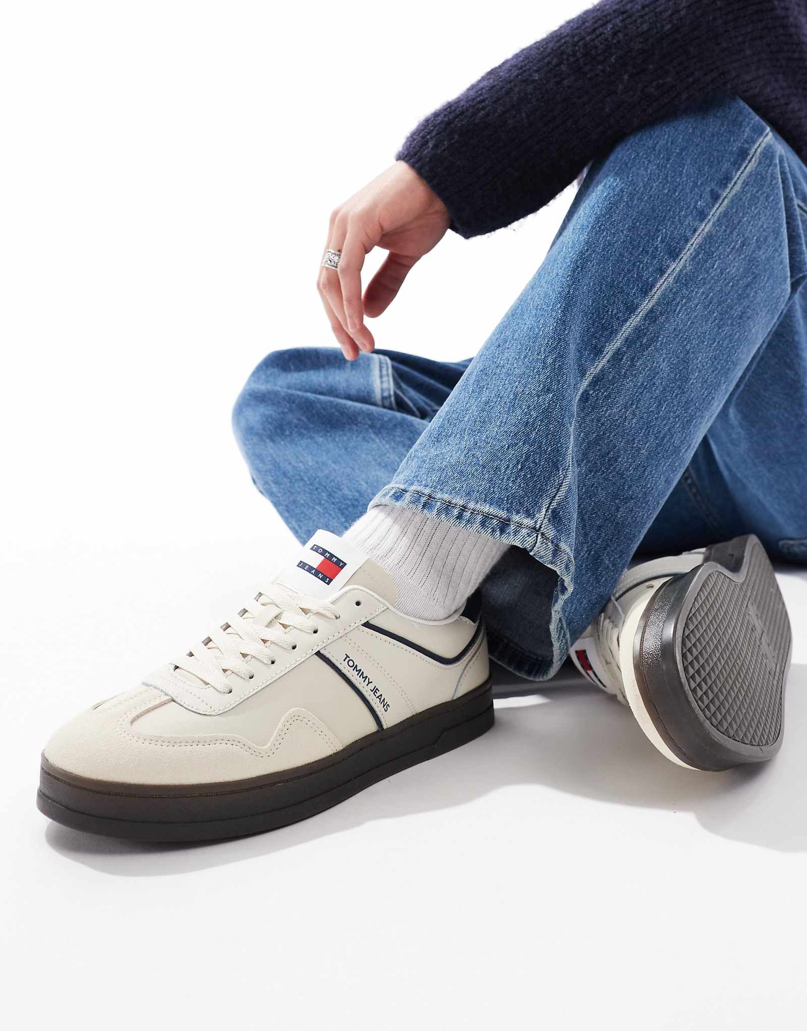 Кроссовки Tommy Jeans Greenwich темно-белого и синего цветов 14890₽