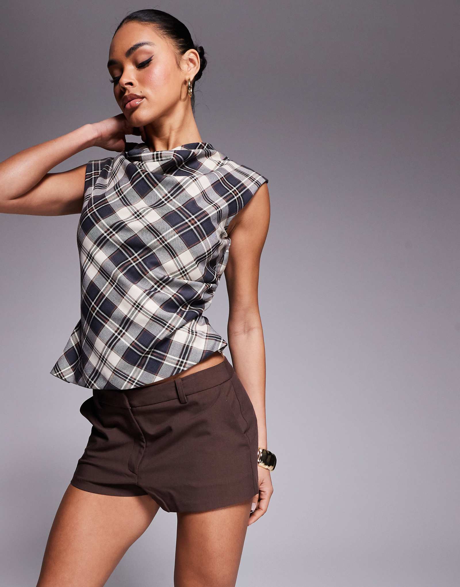 Приталенный топ River Island с драпировкой коричневого цвета 9990₽