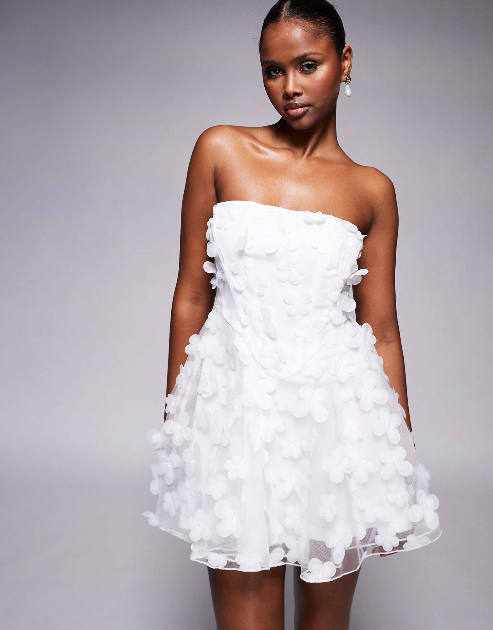 Мини-платье с корсетом из 3D-цветов Jaded Rose в белом цвете