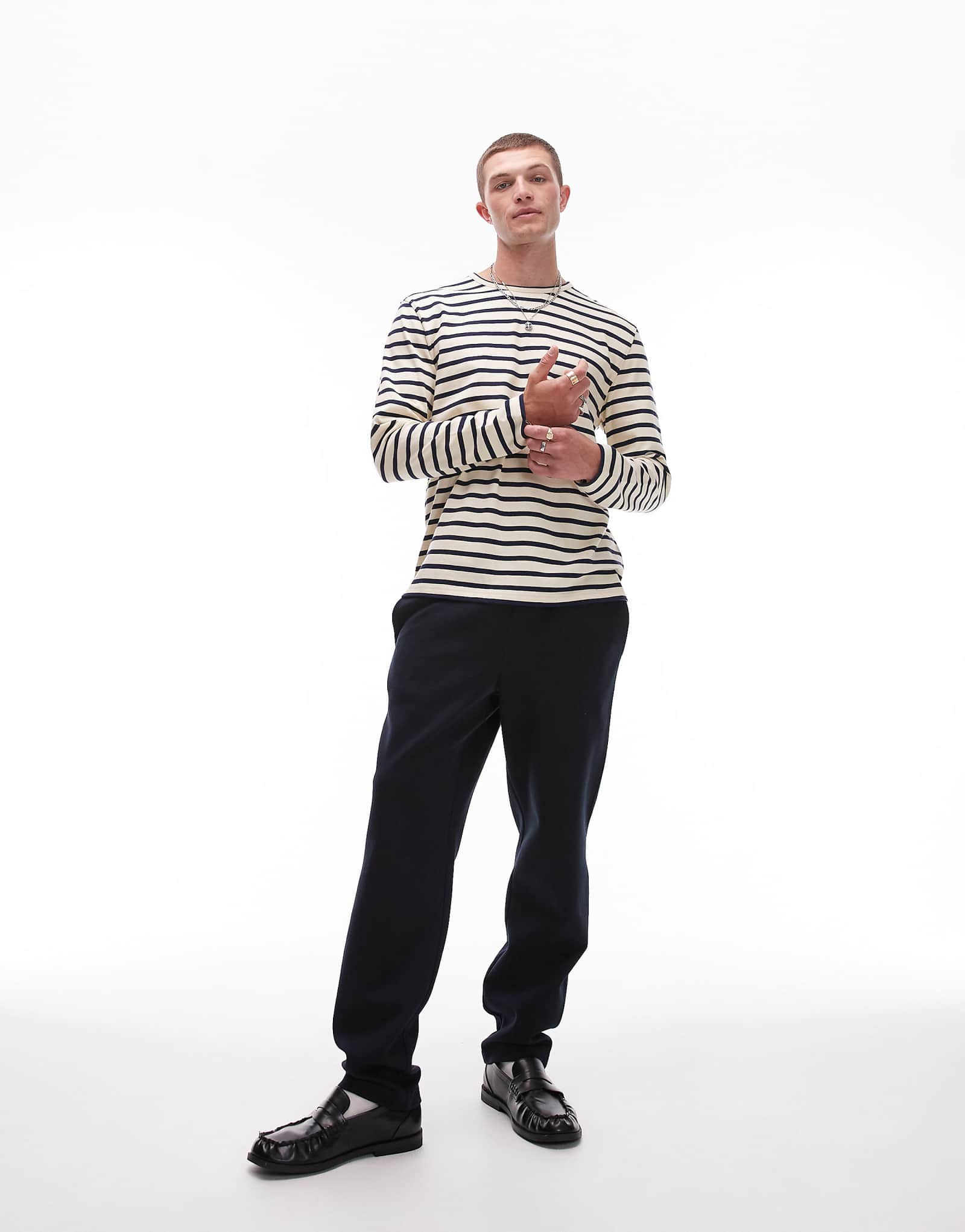 Спортивные брюки Mango с эластичным поясом темно-синего цвета 11390₽