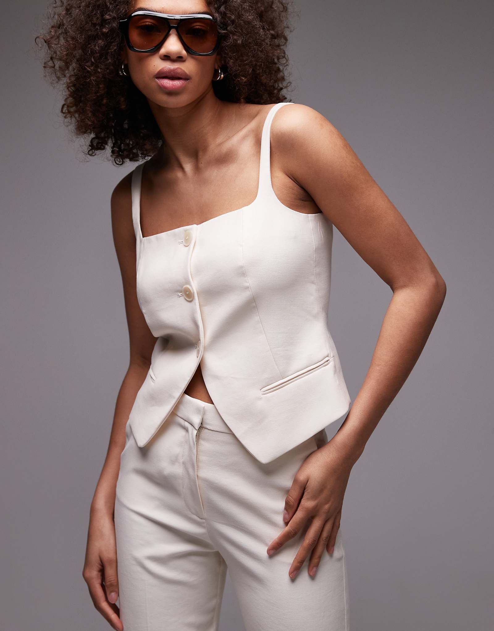 Бежевый льняной жилет с квадратным вырезом Mango из льна - часть комплекта 11390₽