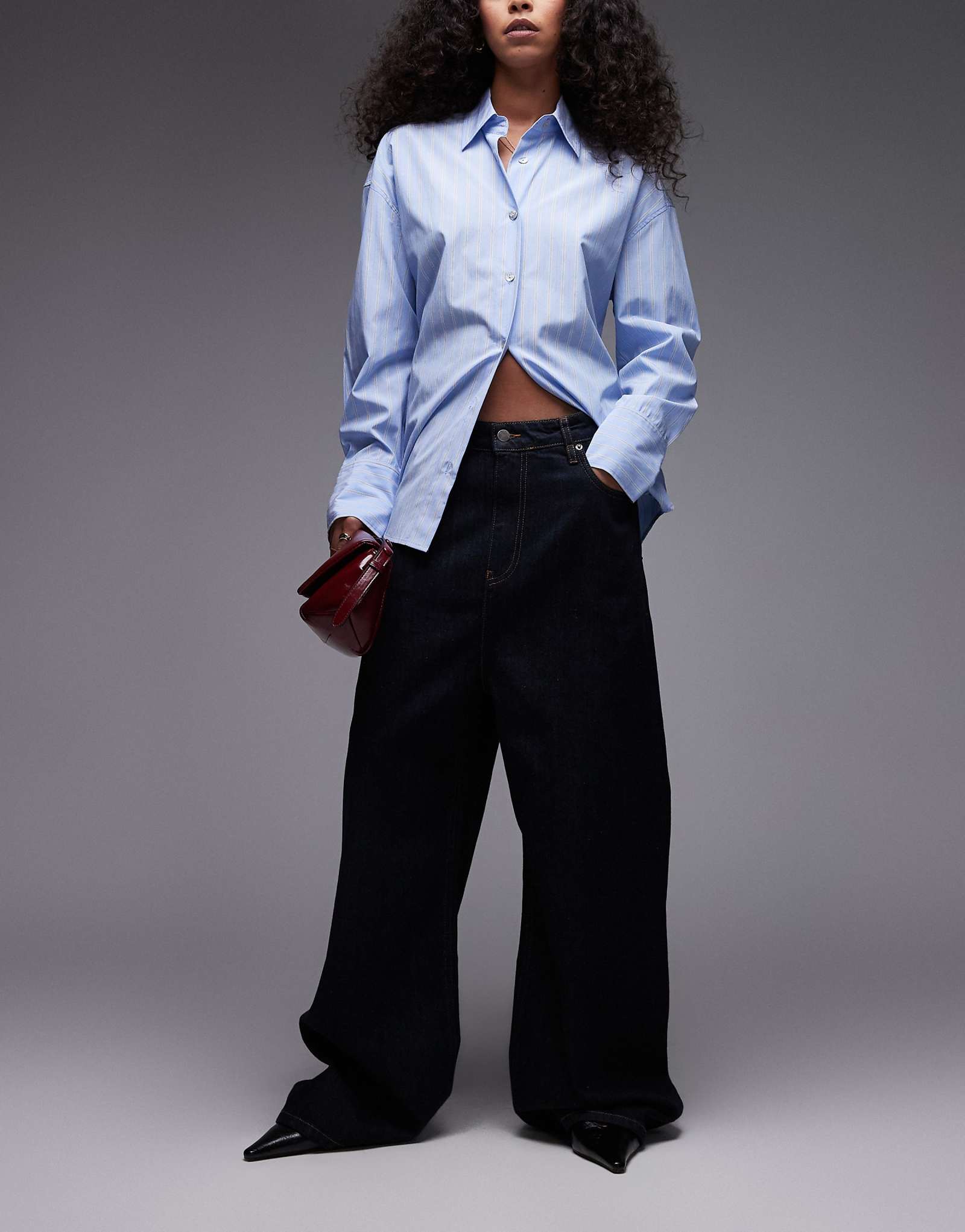 Очень широкие джинсы Mango Capsule цвета индиго 10590₽