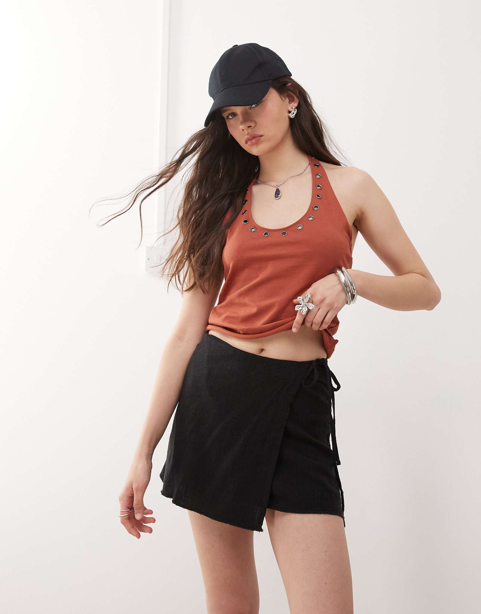 Мини-юбка с запахом из льняной смеси Circee для буднего дня черного цвета - эксклюзивно для ASOS 5690₽