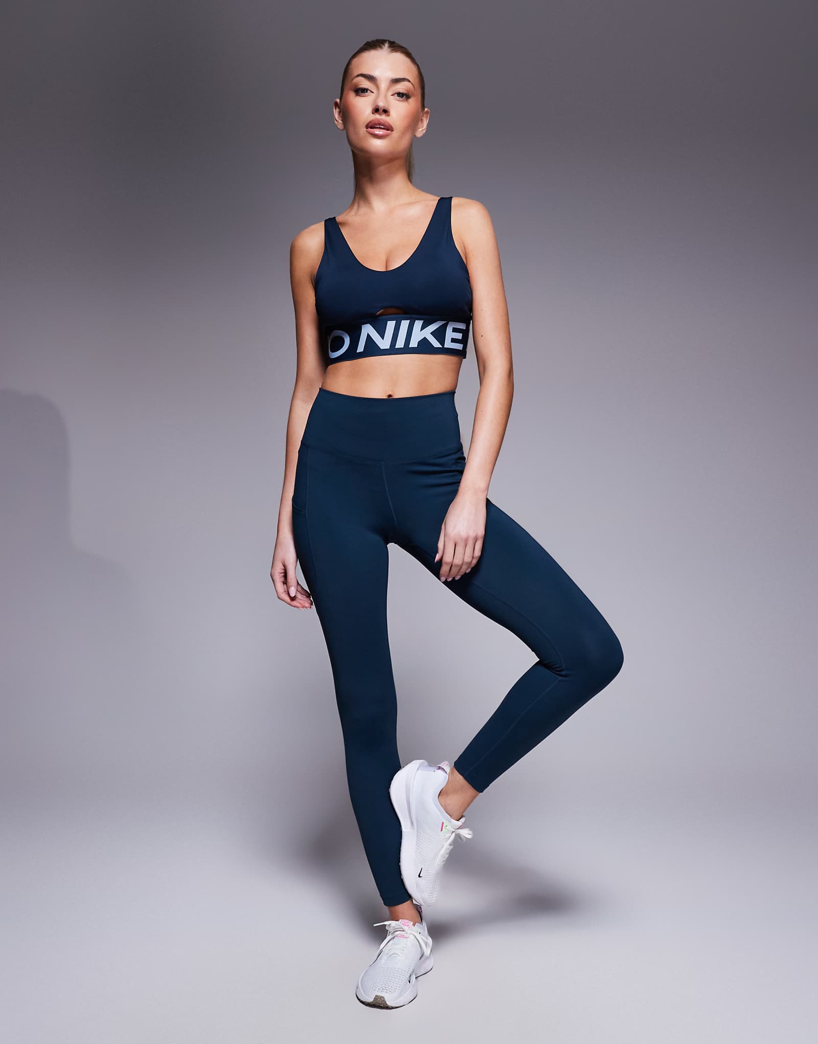Леггинсы Nike Training One темно-синего цвета 9790₽