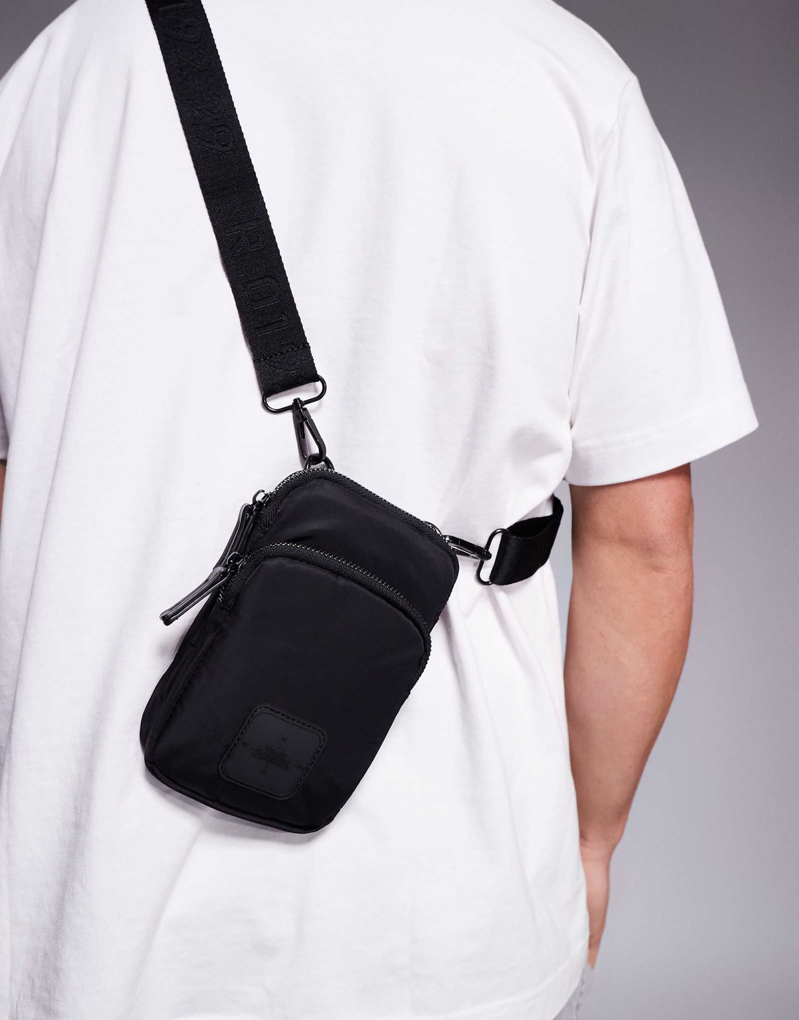 Сумка через плечо River Island черного цвета 5290₽