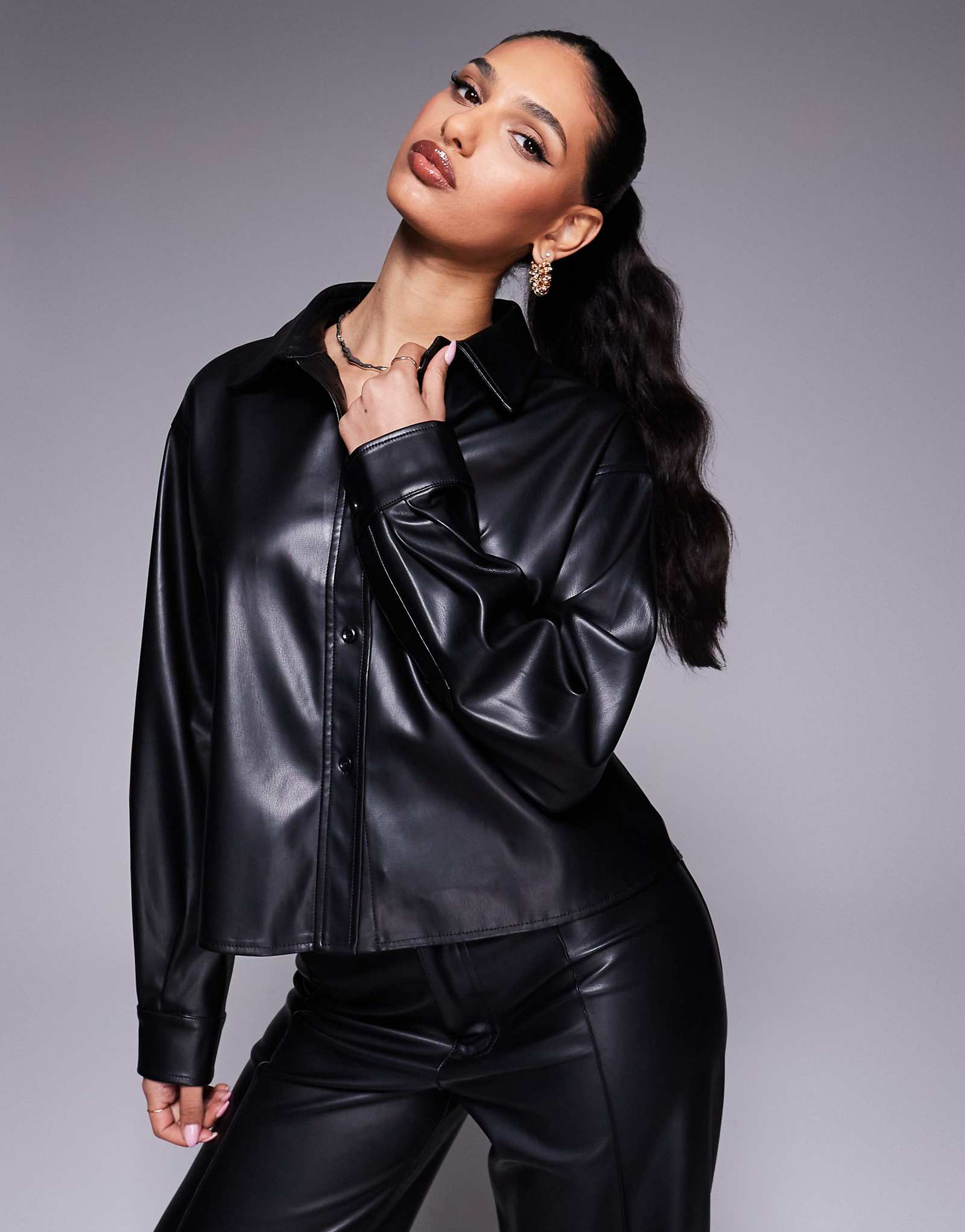 Облегающая верхняя рубашка из искусственной кожи River Island черного цвета 4590₽