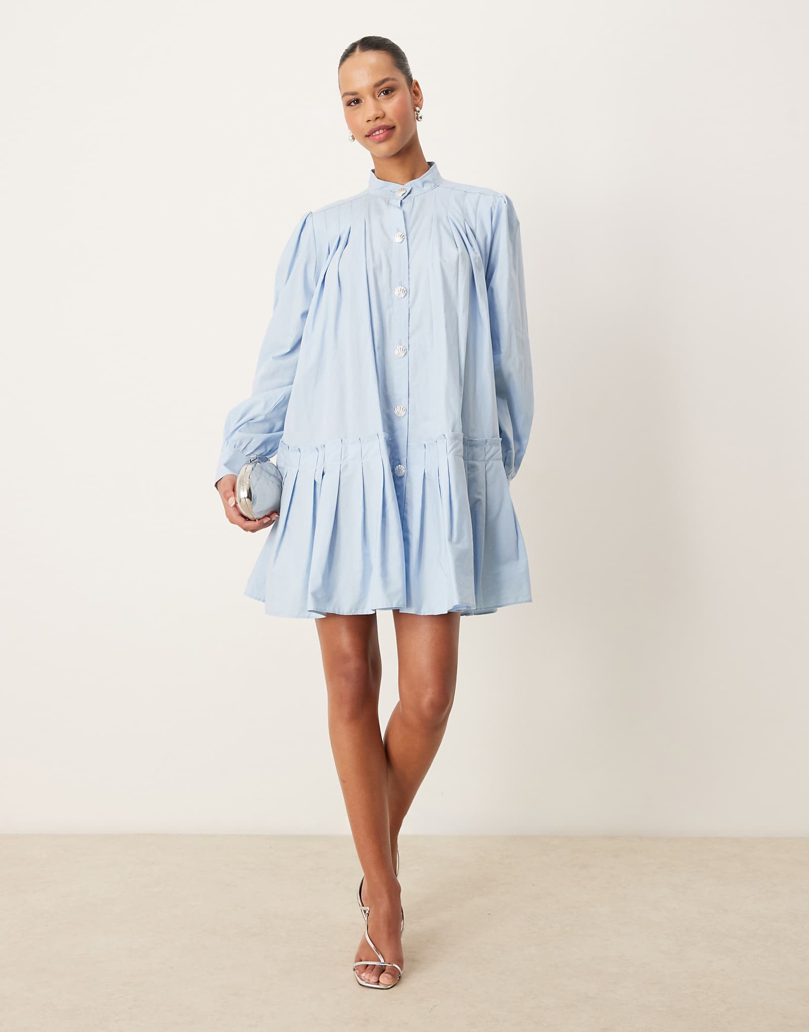 Мини-платье сестры Джейн из морской раковины и жемчуга нежно-голубого цвета 20190₽