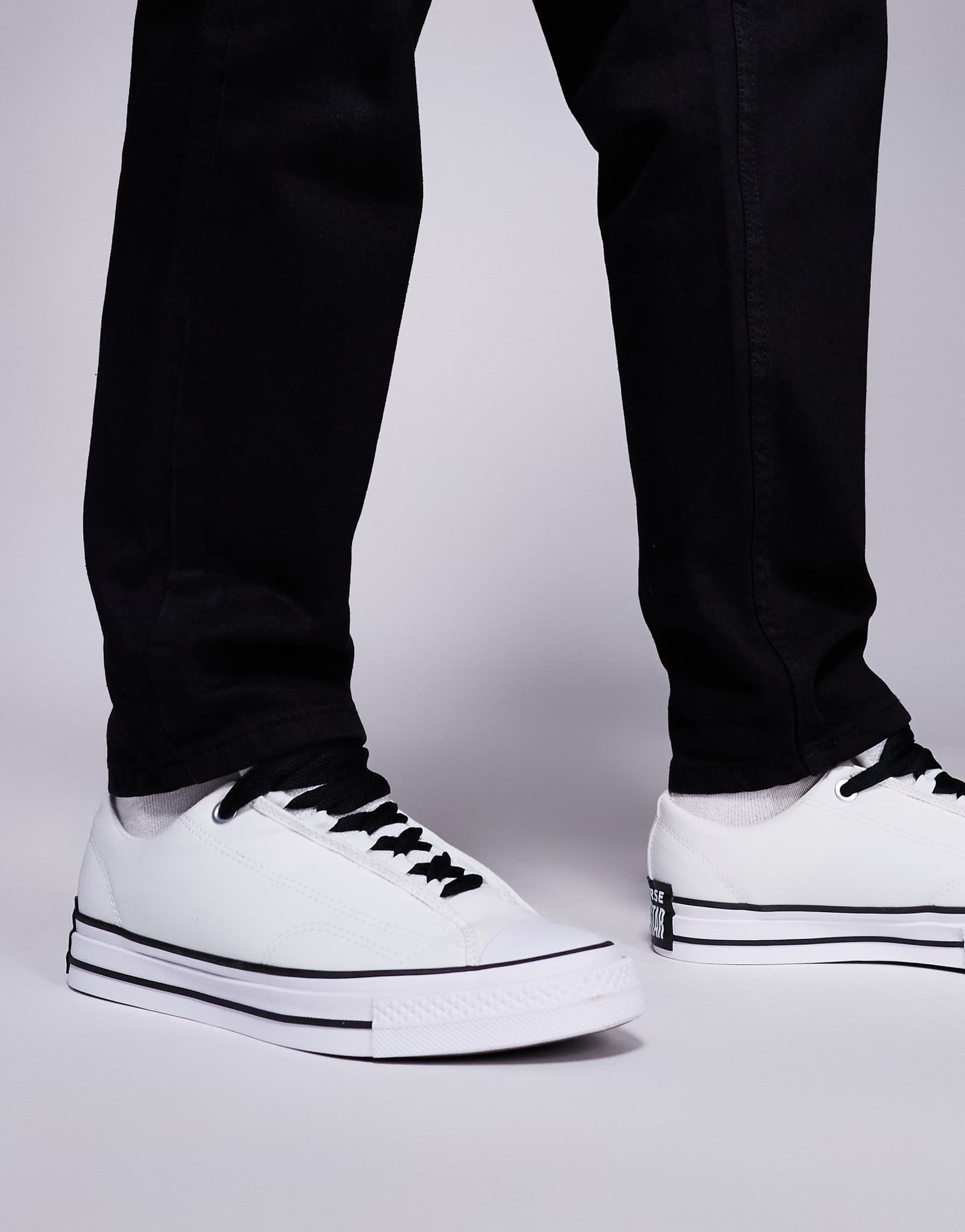 Кроссовки Converse Puff Taylor белого цвета с черными деталями 11390₽