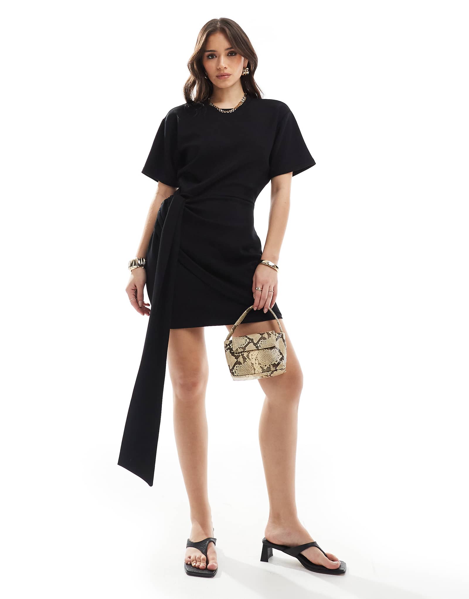 4-е и бесшабашное мини-платье с драпировкой черного цвета 11090₽