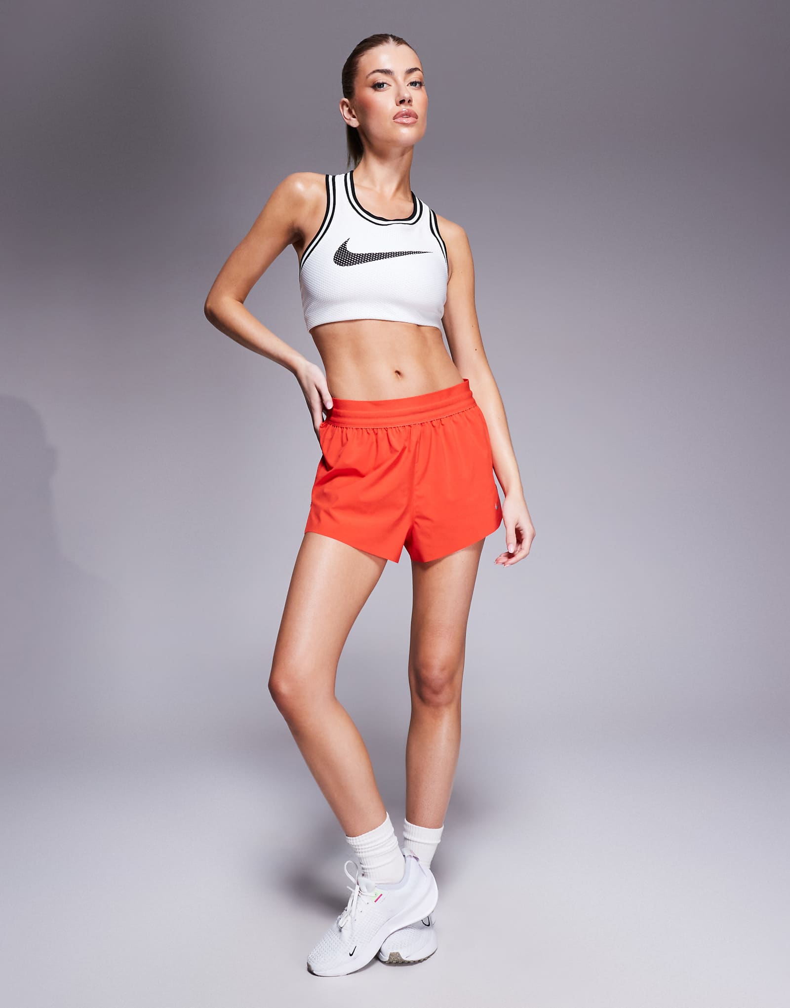 Красные шорты Nike Running Swift с короткой подкладкой длиной 3 дюйма 4890₽