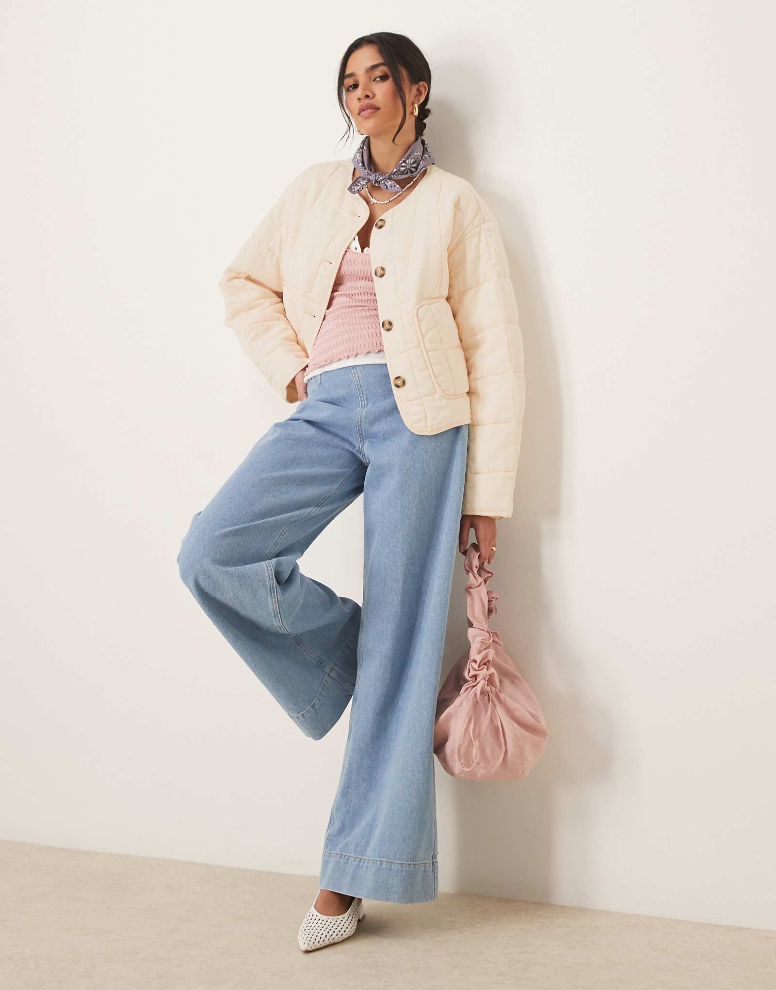 Укороченная стеганая куртка без воротника ASOS DESIGN кремового цвета 14690₽