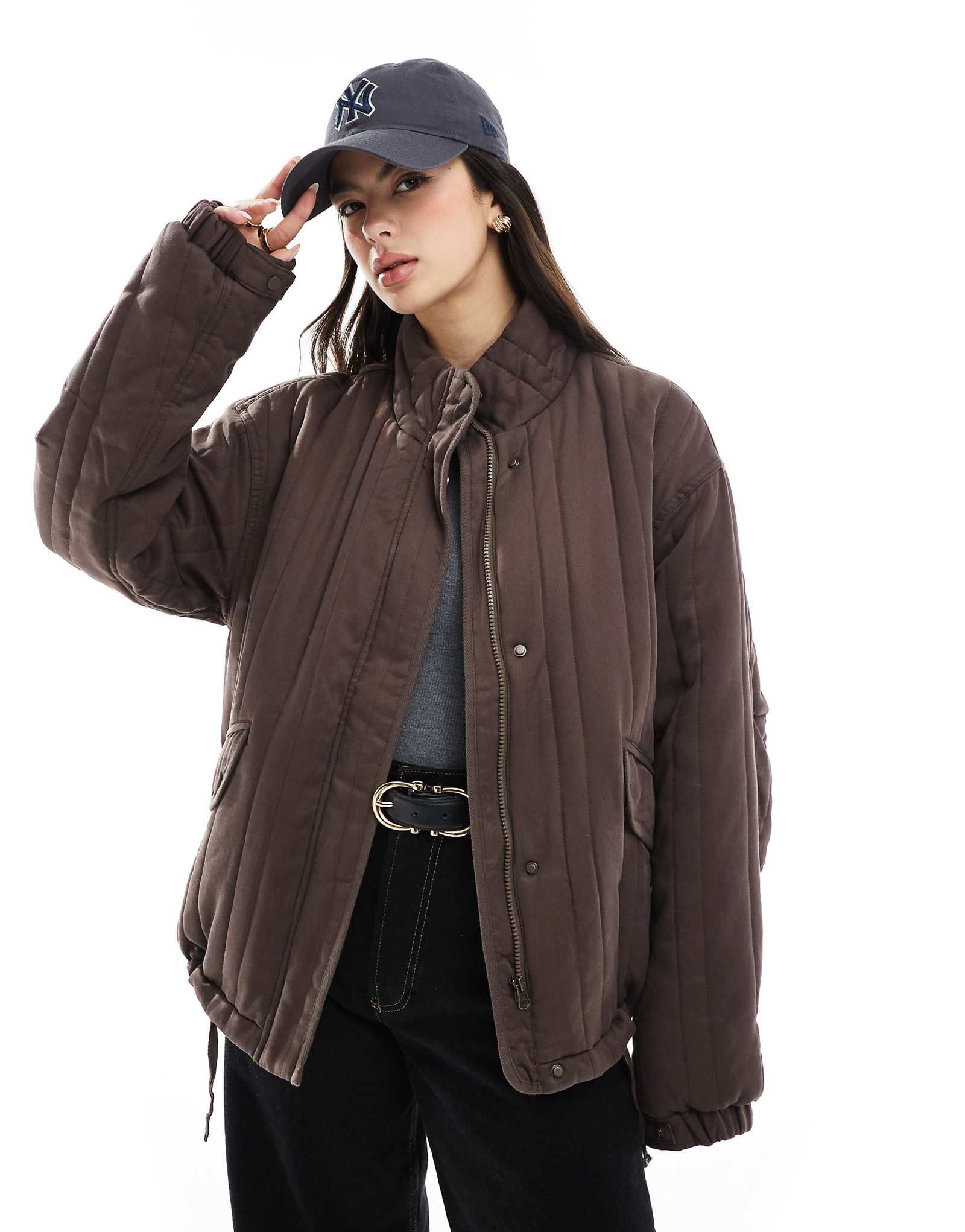 Стеганая куртка с воронкообразным вырезом ASOS DESIGN коричневого цвета 12990₽