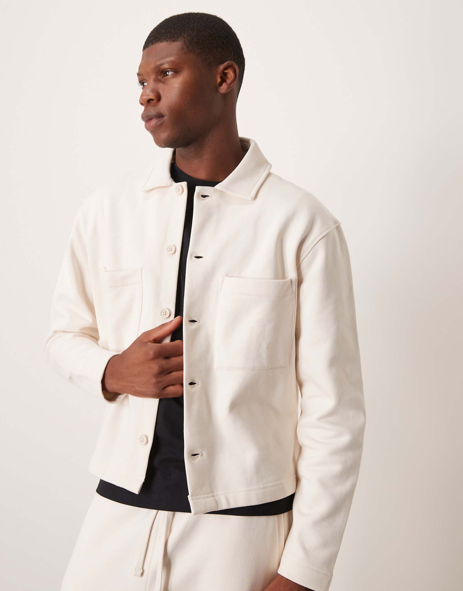 ТЯЖЕЛАЯ скоба ASOS DESIGN цвета экрю 5990₽