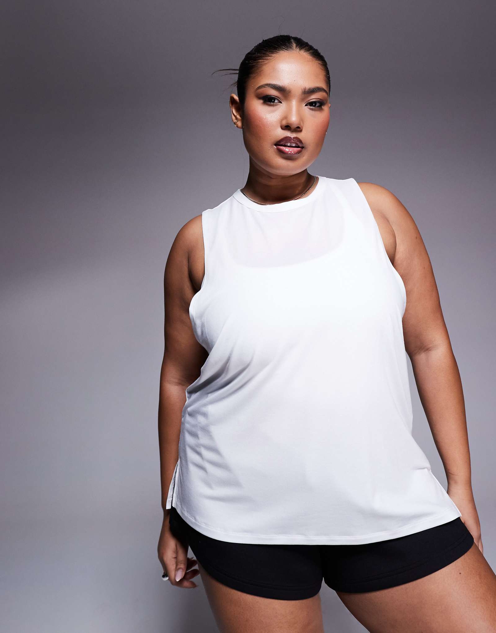 4505 Значок кривой быстросохнущая майка с заниженной проймой белого цвета 4090₽