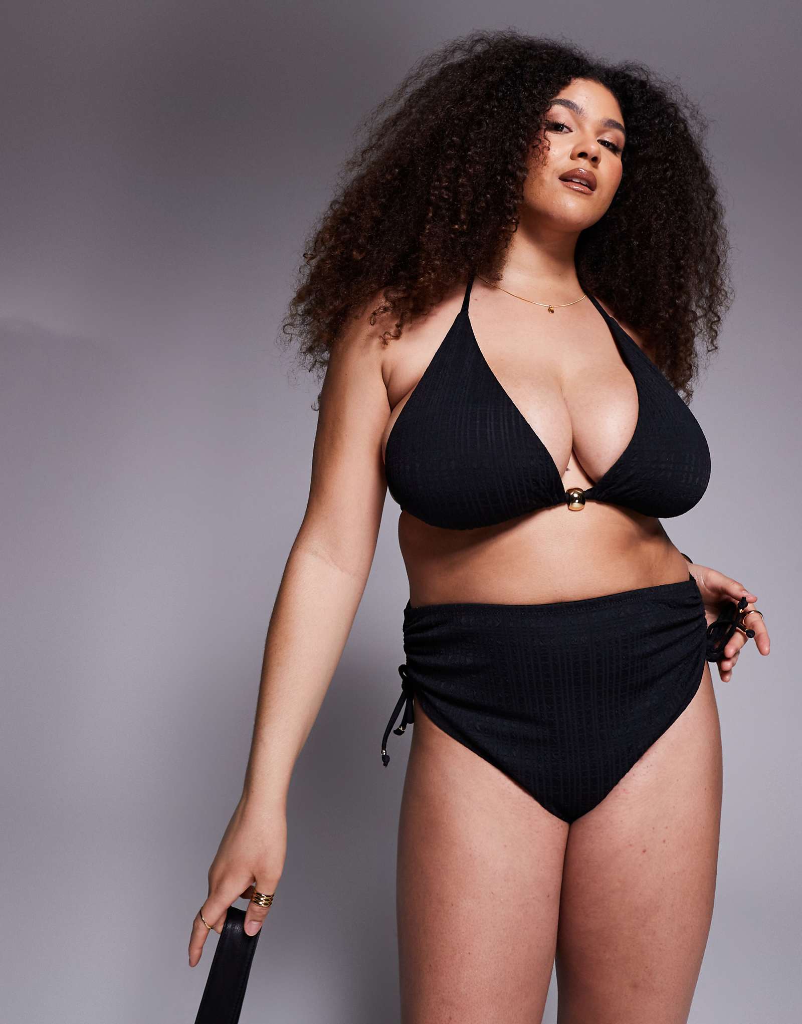 ASOS DESIGN Curve треугольный топ-бикини Tayla high apex с отделкой золотыми бусинами черного цвета 4290₽