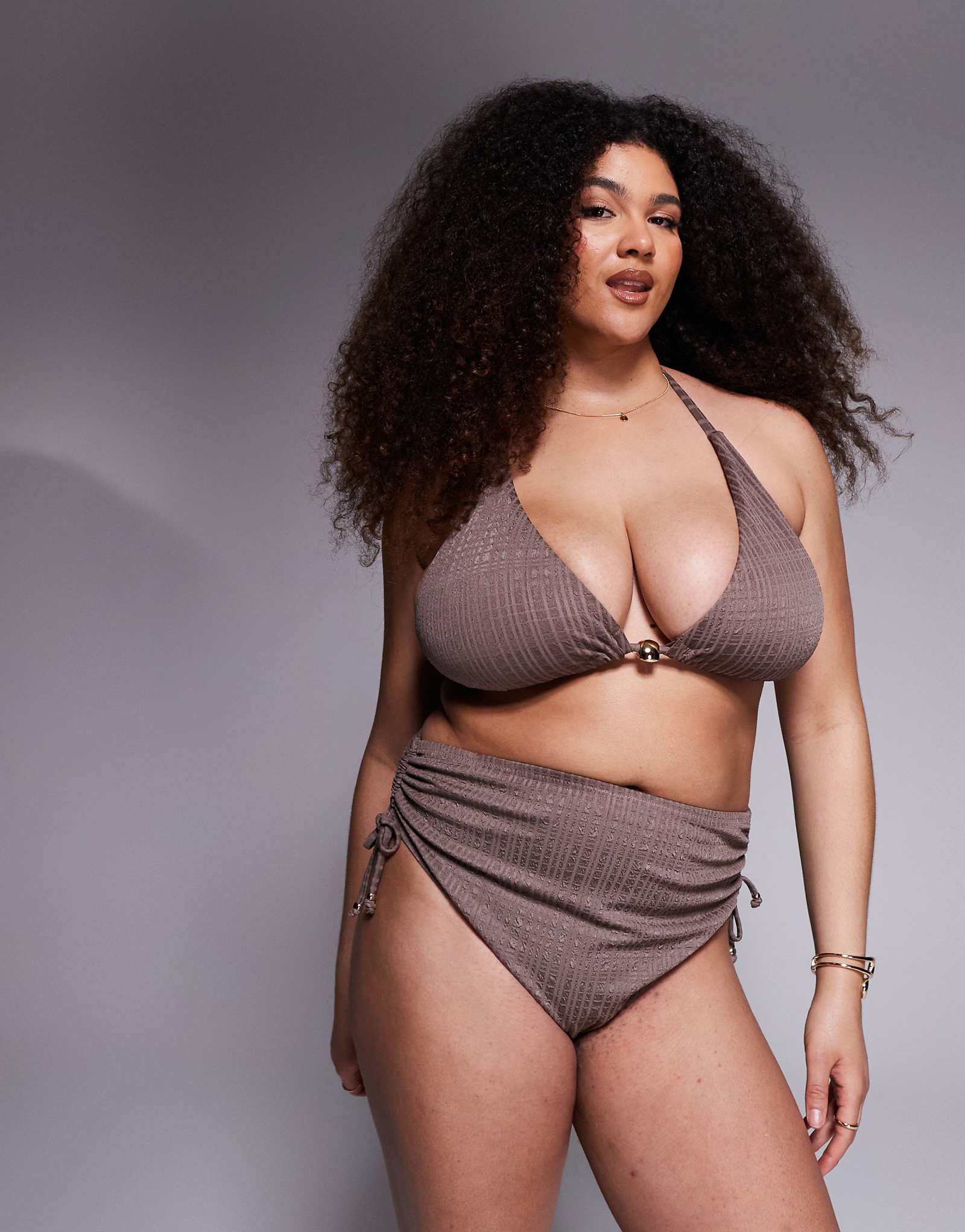 Коричневые плавки-бикини ASOS DESIGN Curve Tayla с высокими штанинами и завышенной талией 4590₽