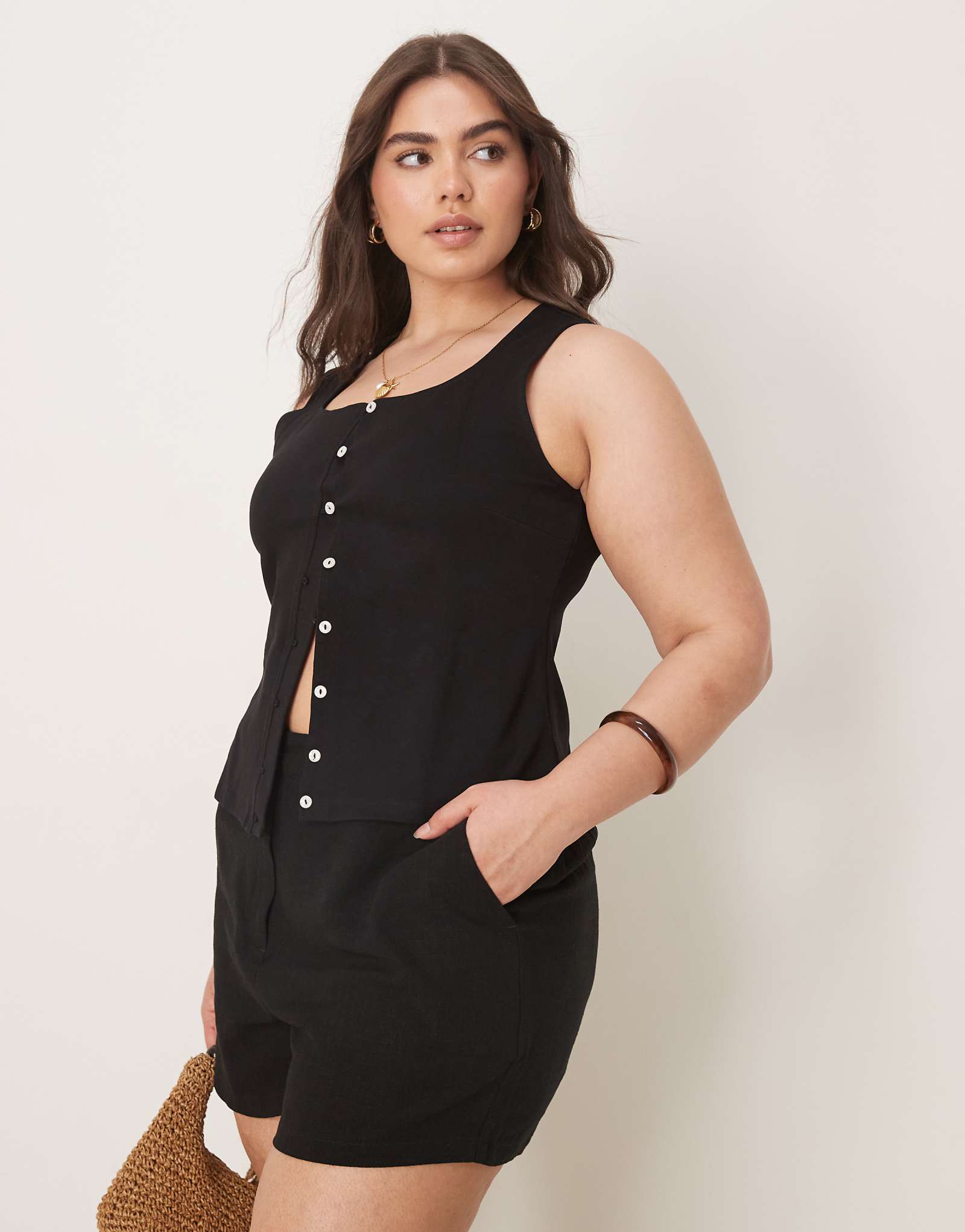 Облегающие шорты ASOS DESIGN Curve для папы из льна черного цвета 4890₽