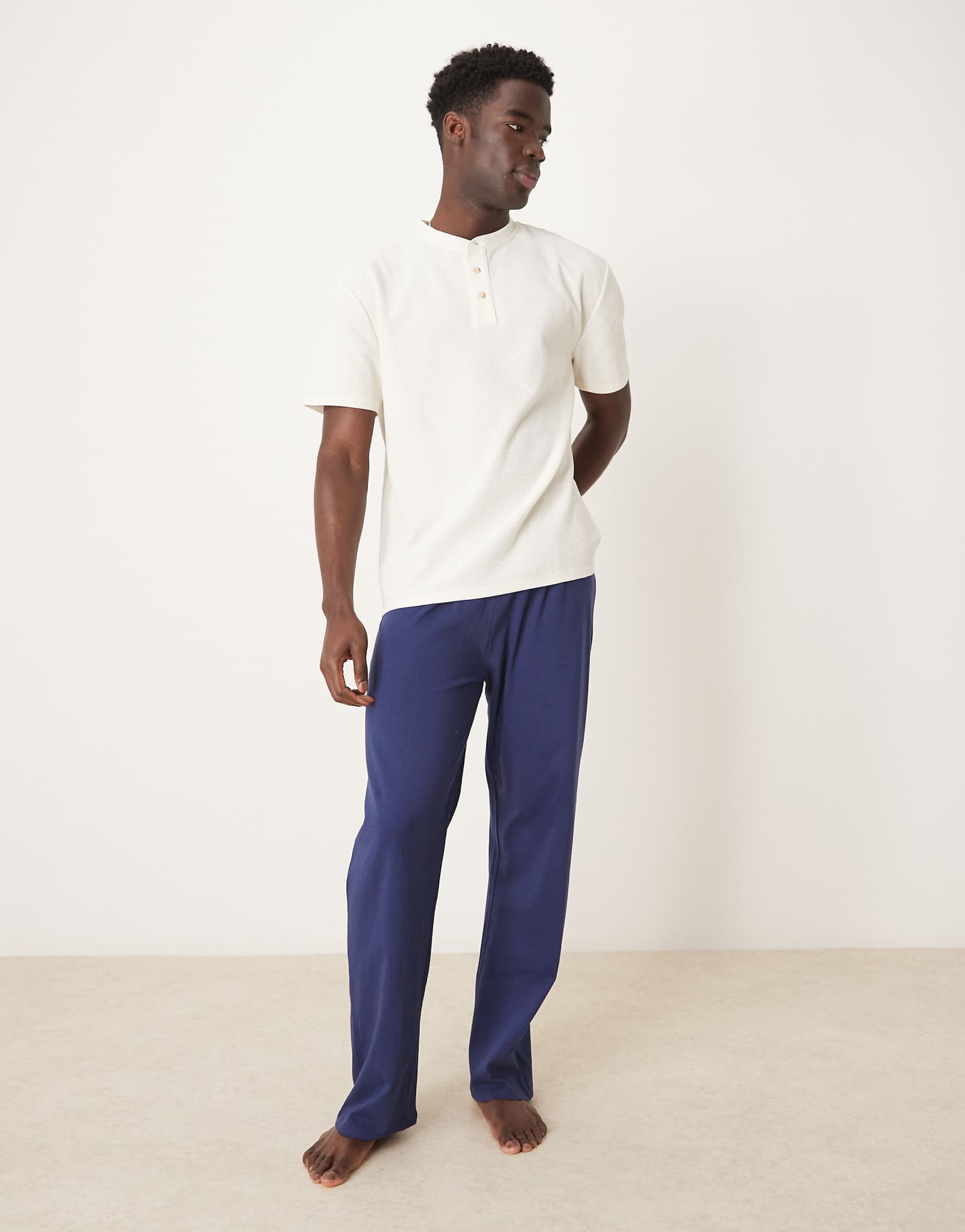 ДИЗАЙНЕРСКИЙ комплект пижамы henley waffle от ASOS в темно-синем и белом цветах 3490₽