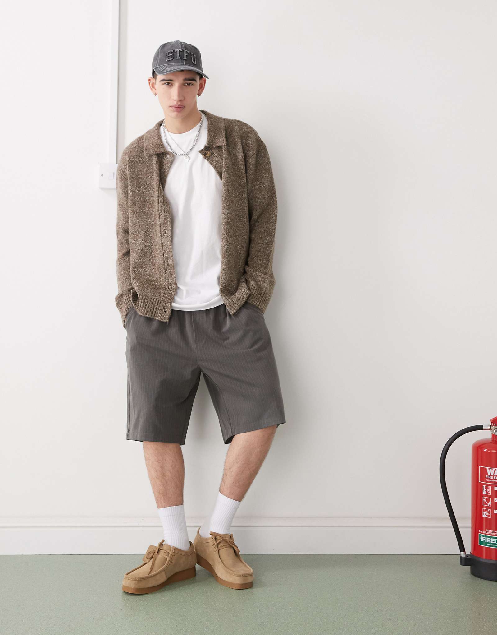 Сшитые на заказ удлиненные шорты в тонкую полоску 3990₽