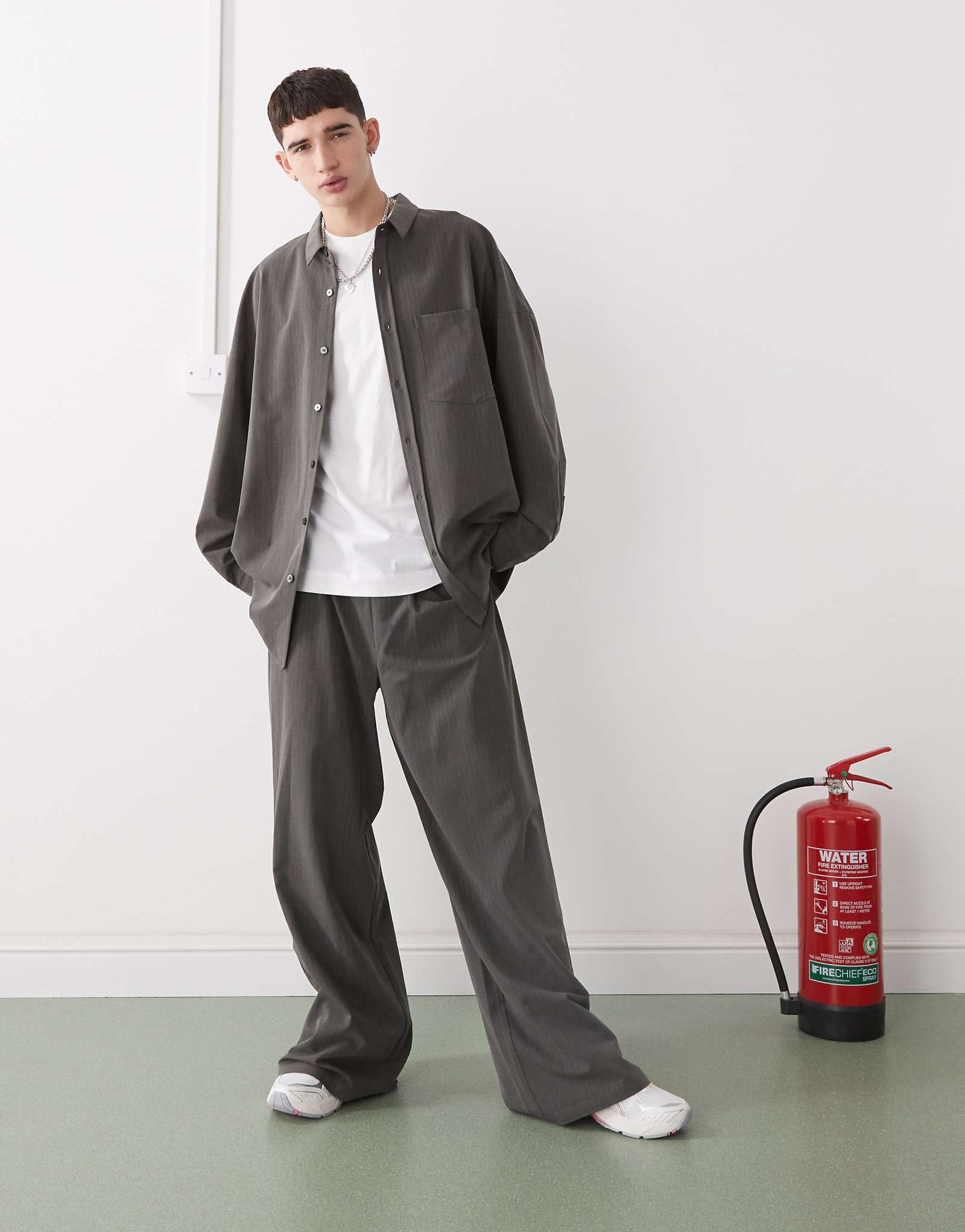 Облегающие брюки в тонкую полоску сшитые по индивидуальному заказу 2890₽