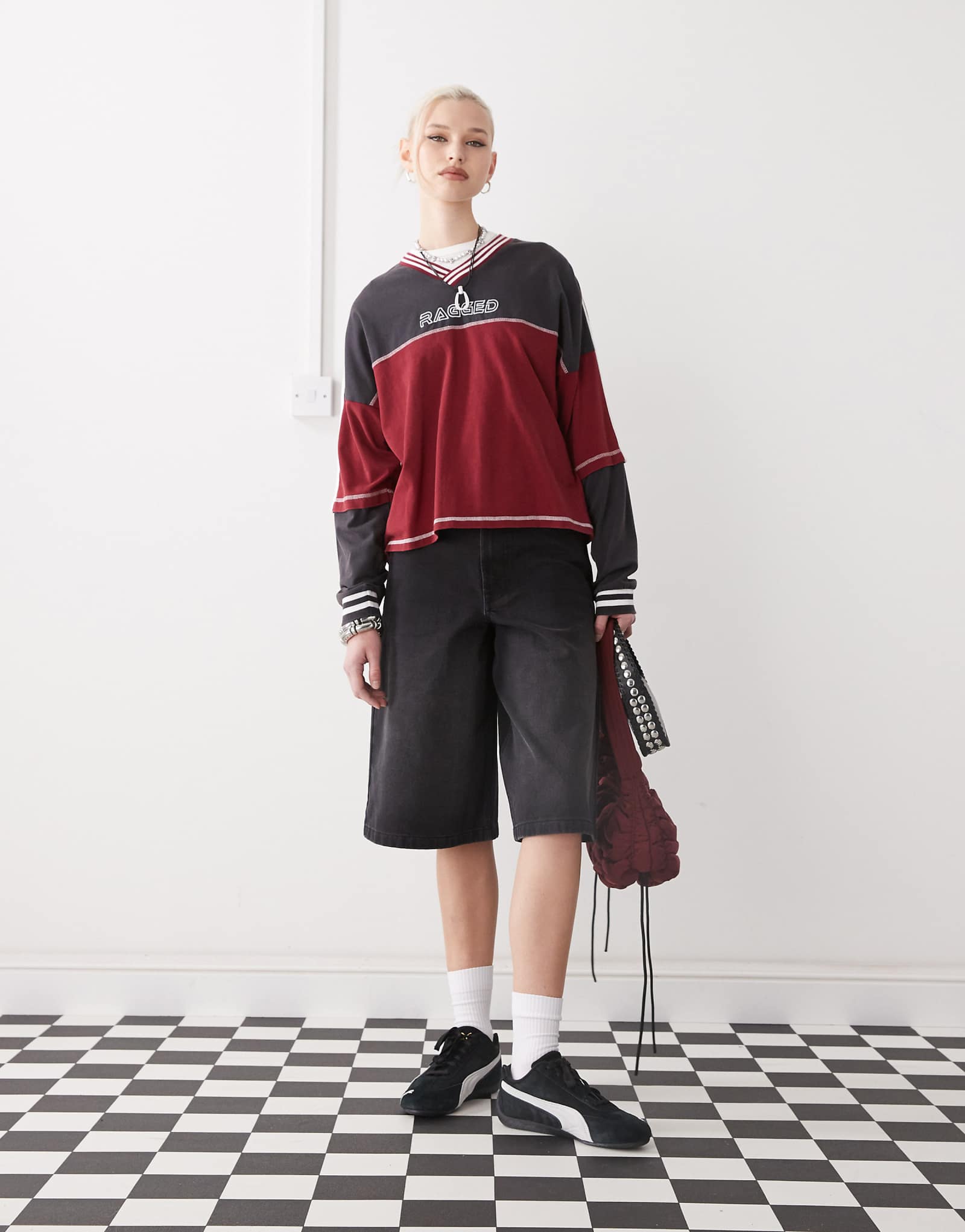 Джинсовые шорты COLLUSION из выстиранной черной ткани 8790₽