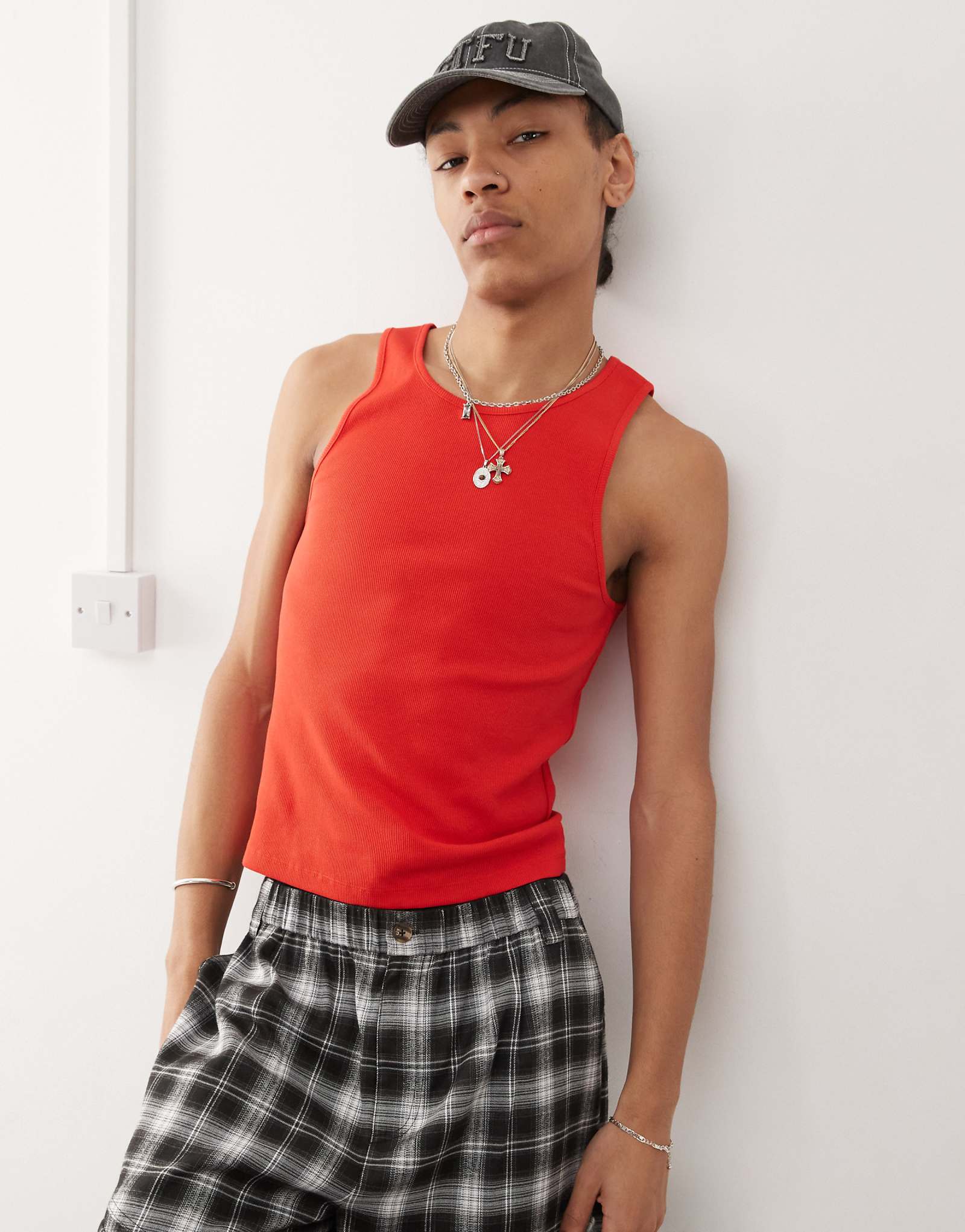 Майка в рубчик COLLUSION красного цвета 2490₽