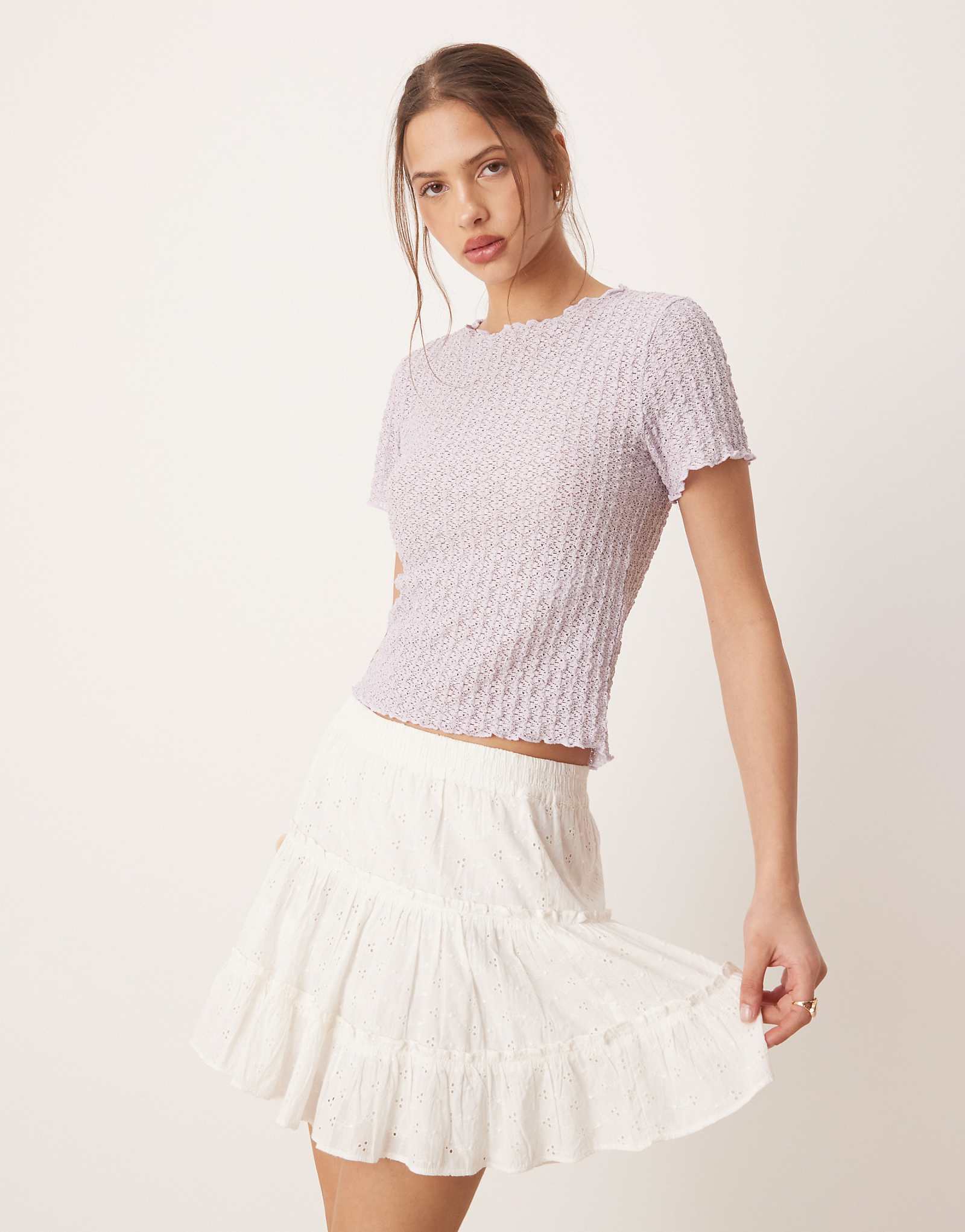 Легкая текстурированная детская футболка сиреневого цвета 6290₽